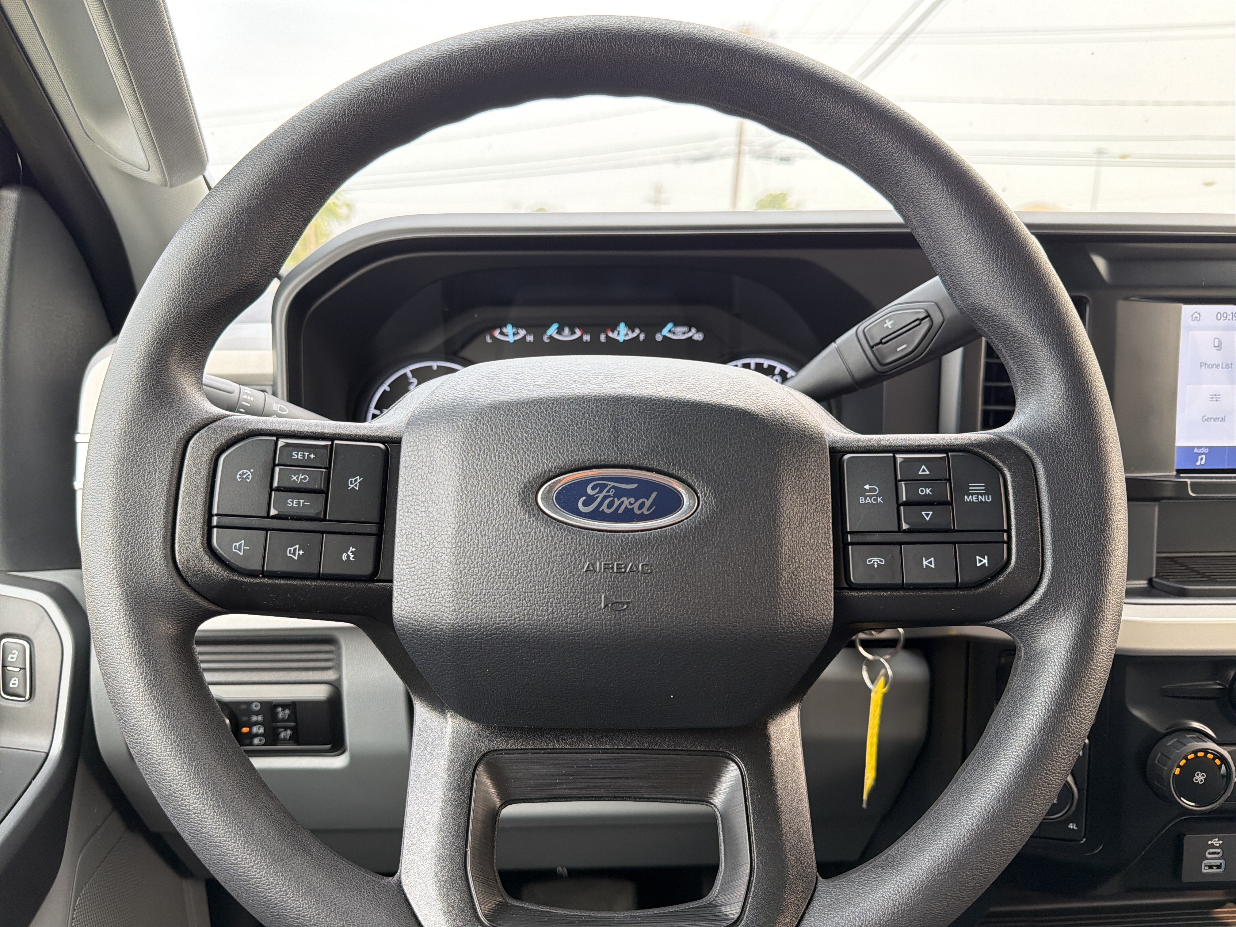 2025 Ford Super Duty F-250 SRW Base
