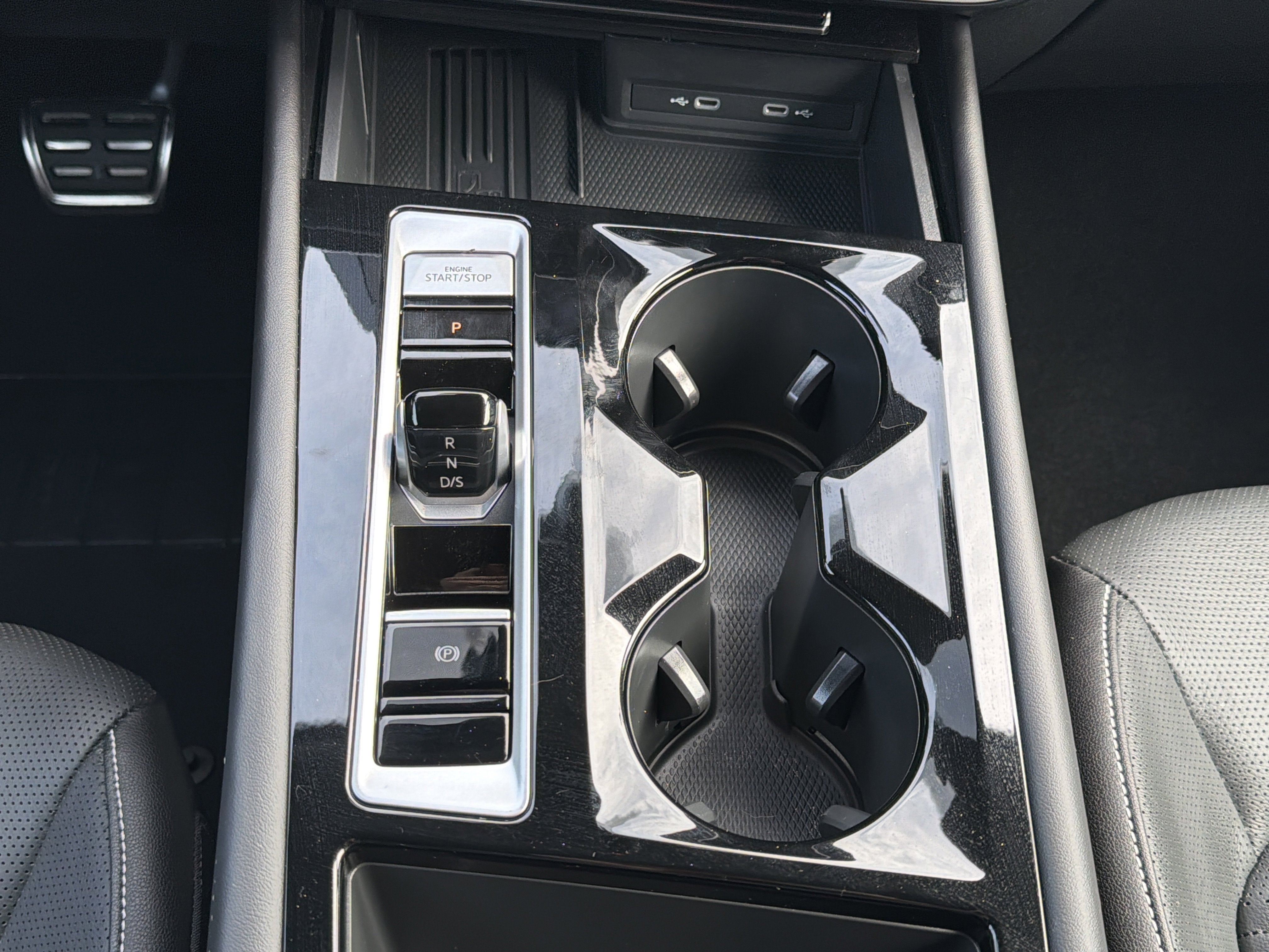 2025 Volkswagen Atlas Cross Sport 2.0T SEL R-Line Black