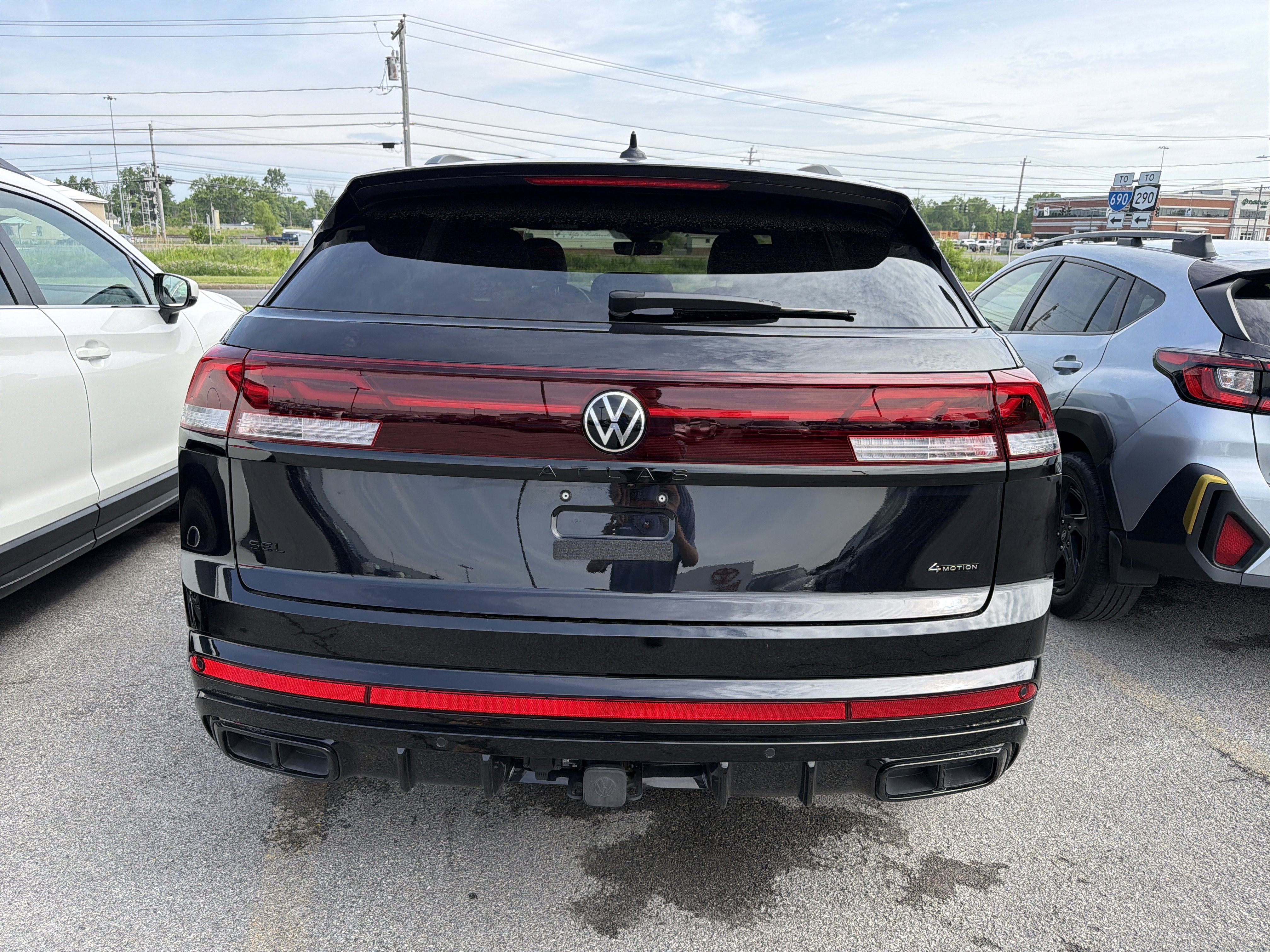 2025 Volkswagen Atlas Cross Sport 2.0T SEL R-Line Black