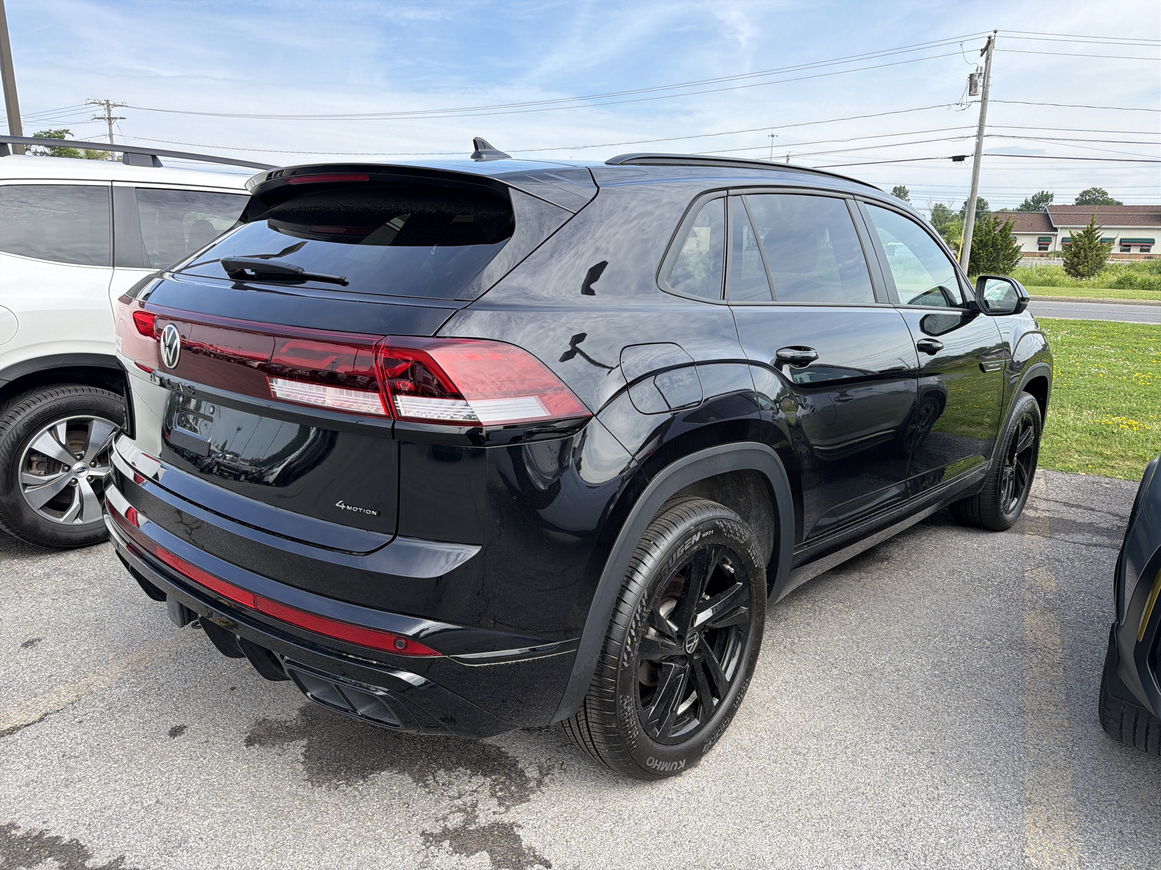 2025 Volkswagen Atlas Cross Sport 2.0T SEL R-Line Black