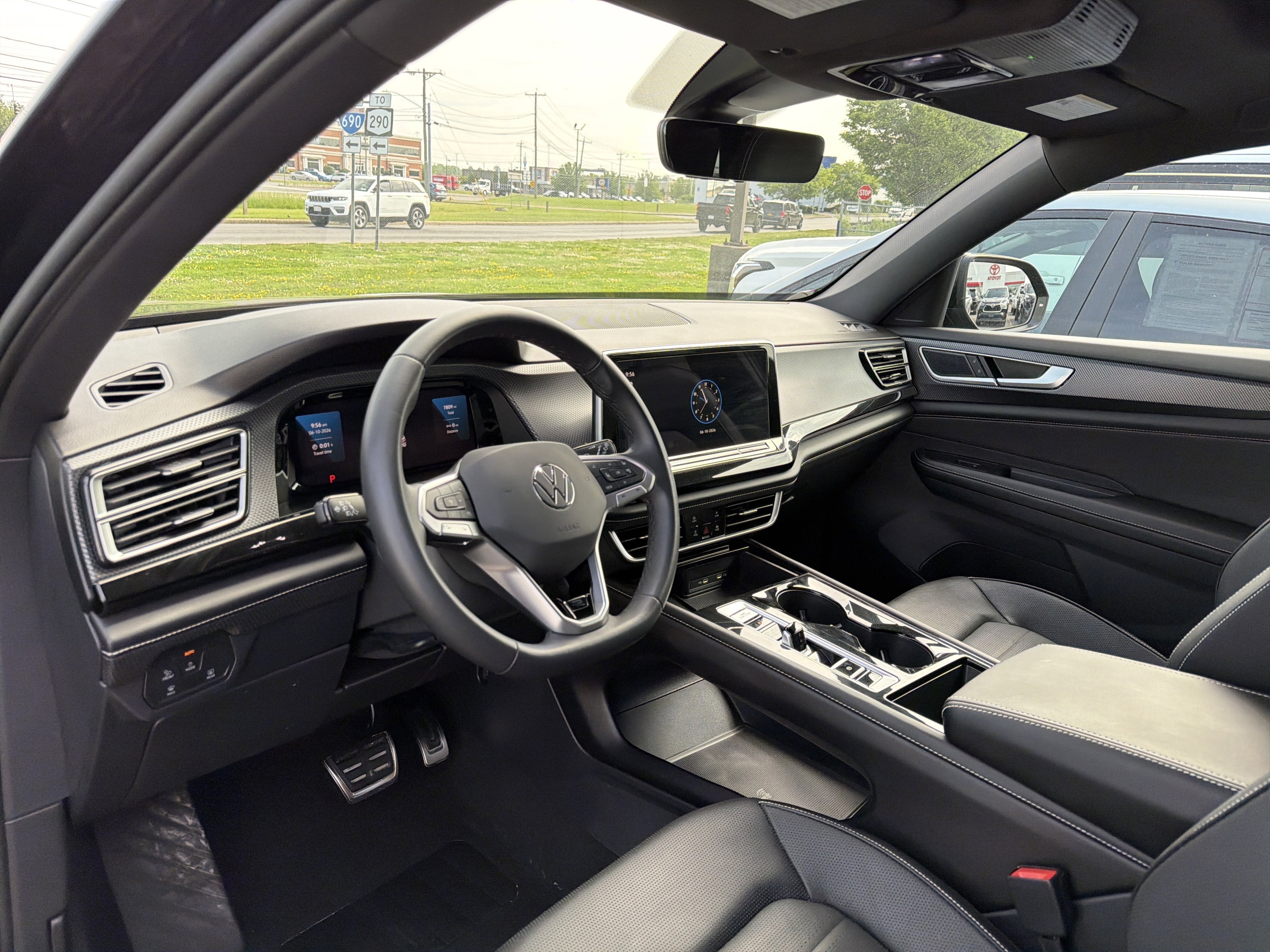 2025 Volkswagen Atlas Cross Sport 2.0T SEL R-Line Black