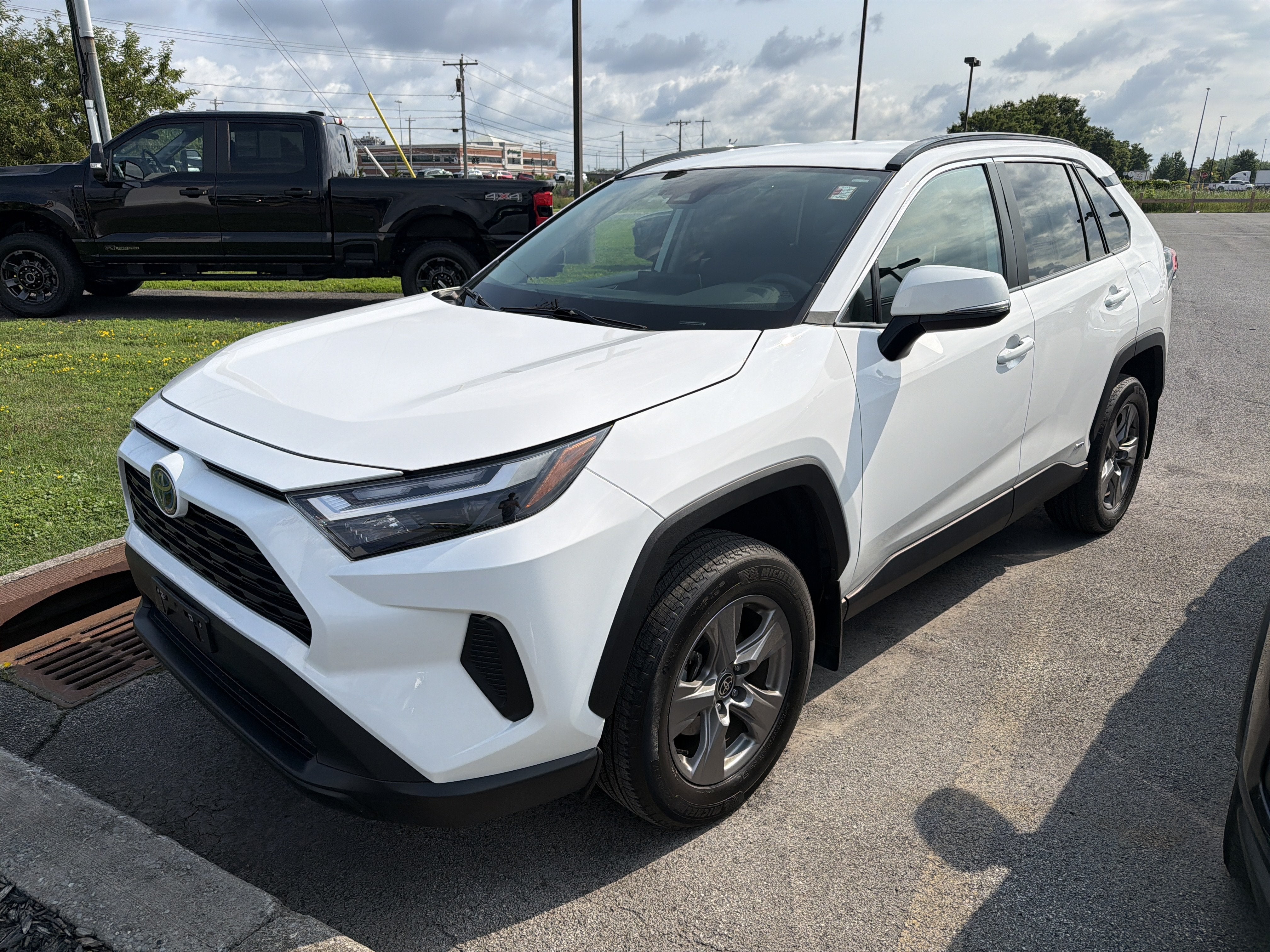 2023 Toyota RAV4 Hybrid XLE