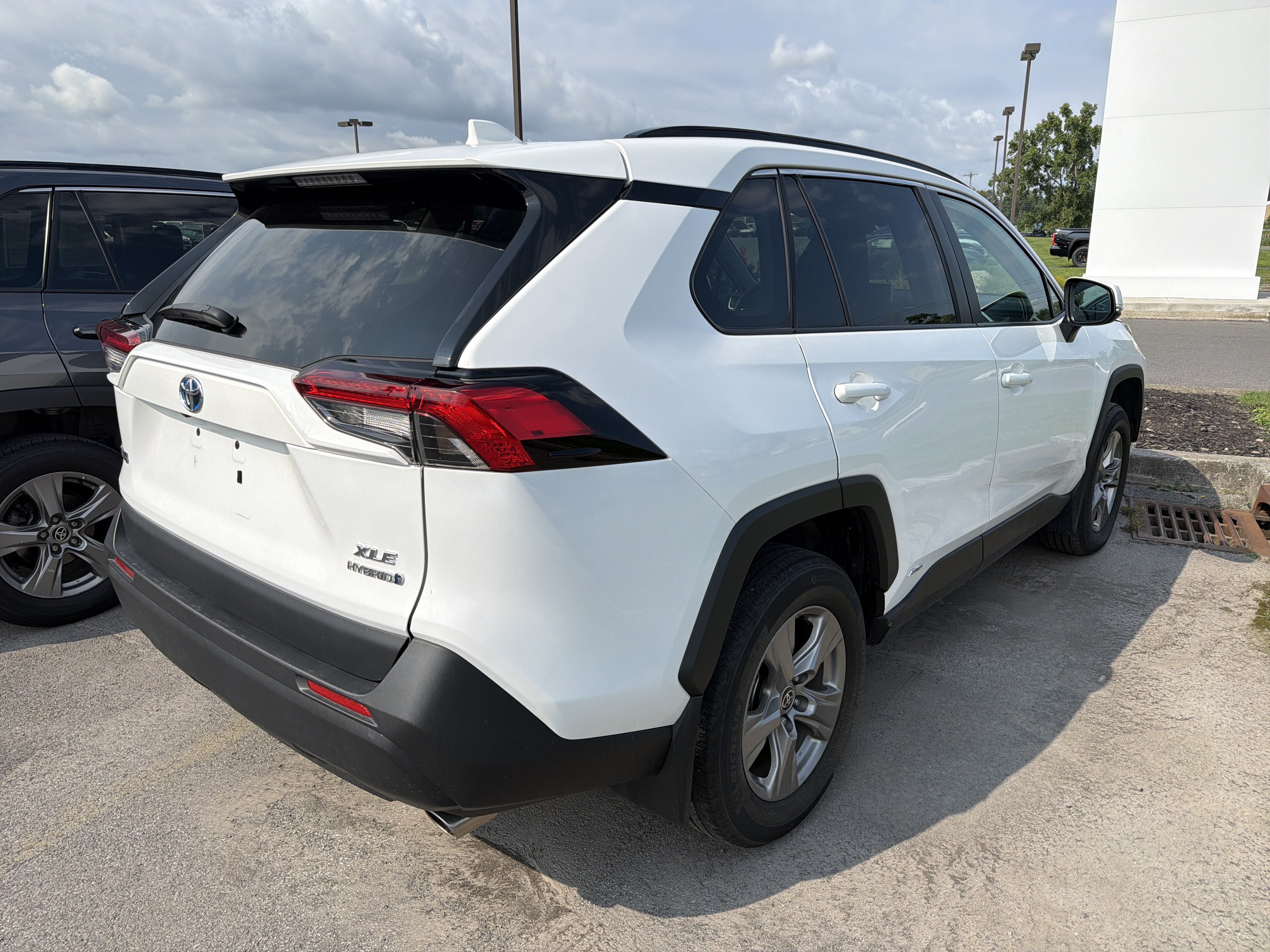 2023 Toyota RAV4 Hybrid XLE