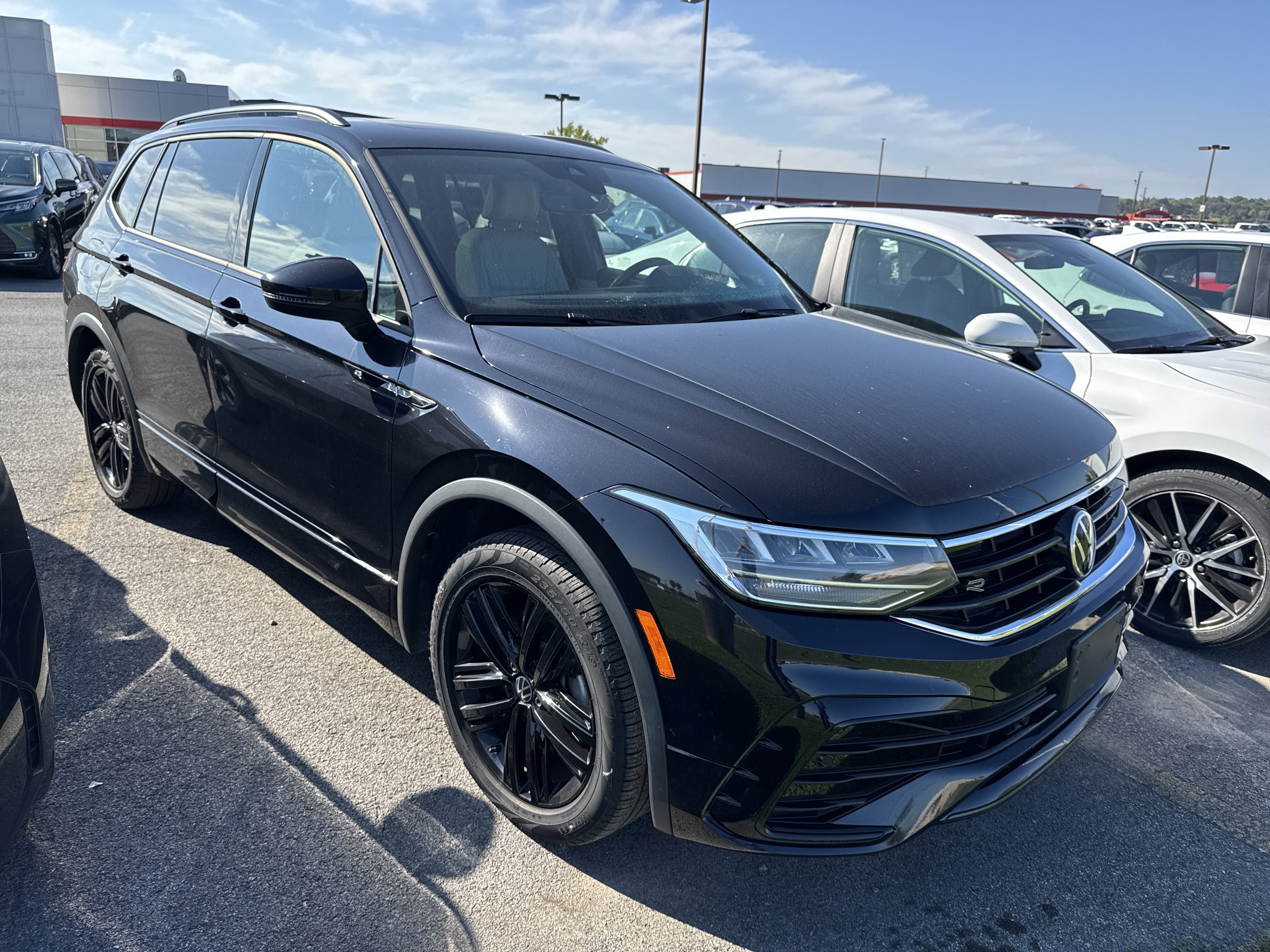 2022 Volkswagen Tiguan SE R-Line Black