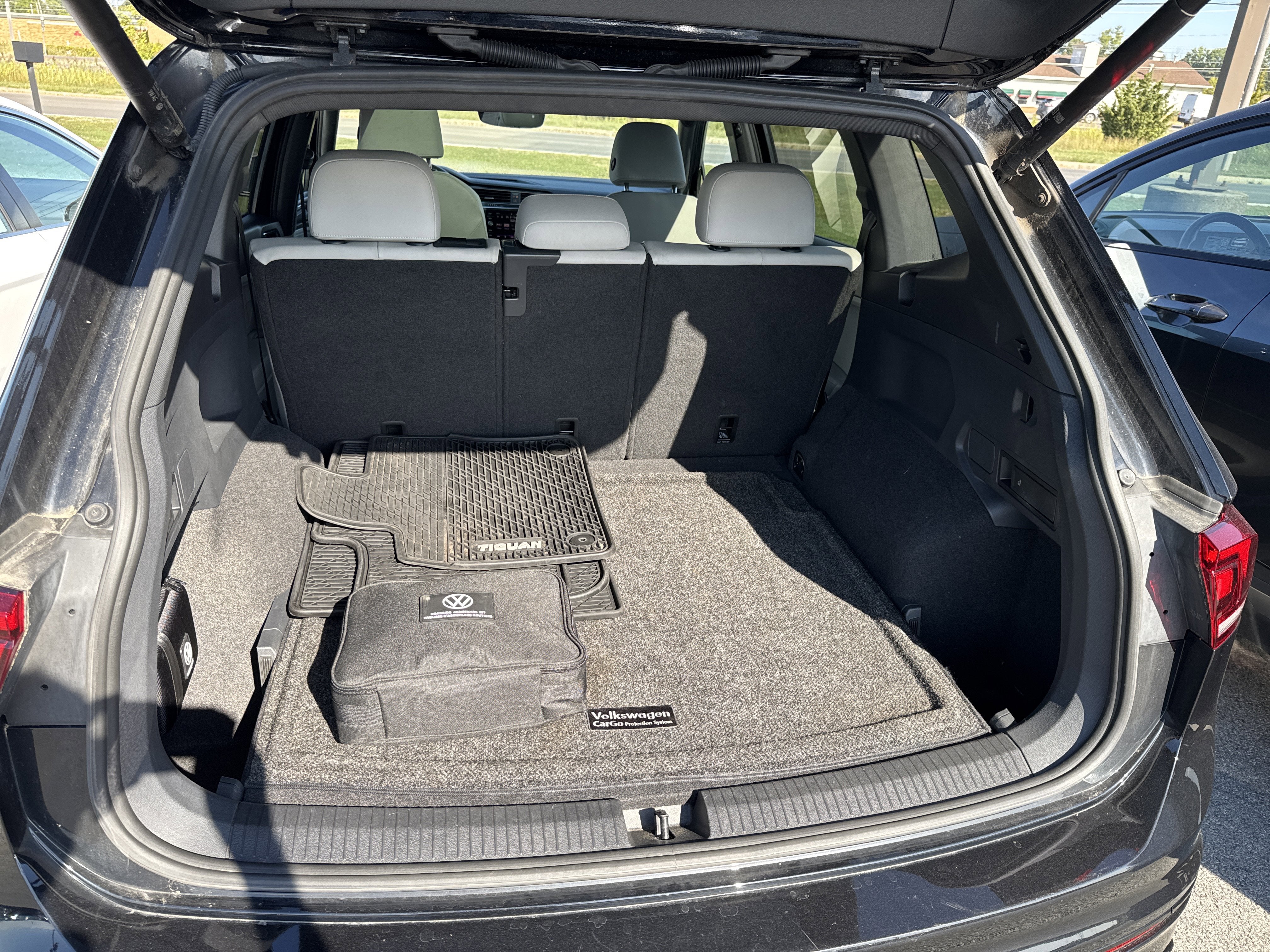 2022 Volkswagen Tiguan SE R-Line Black