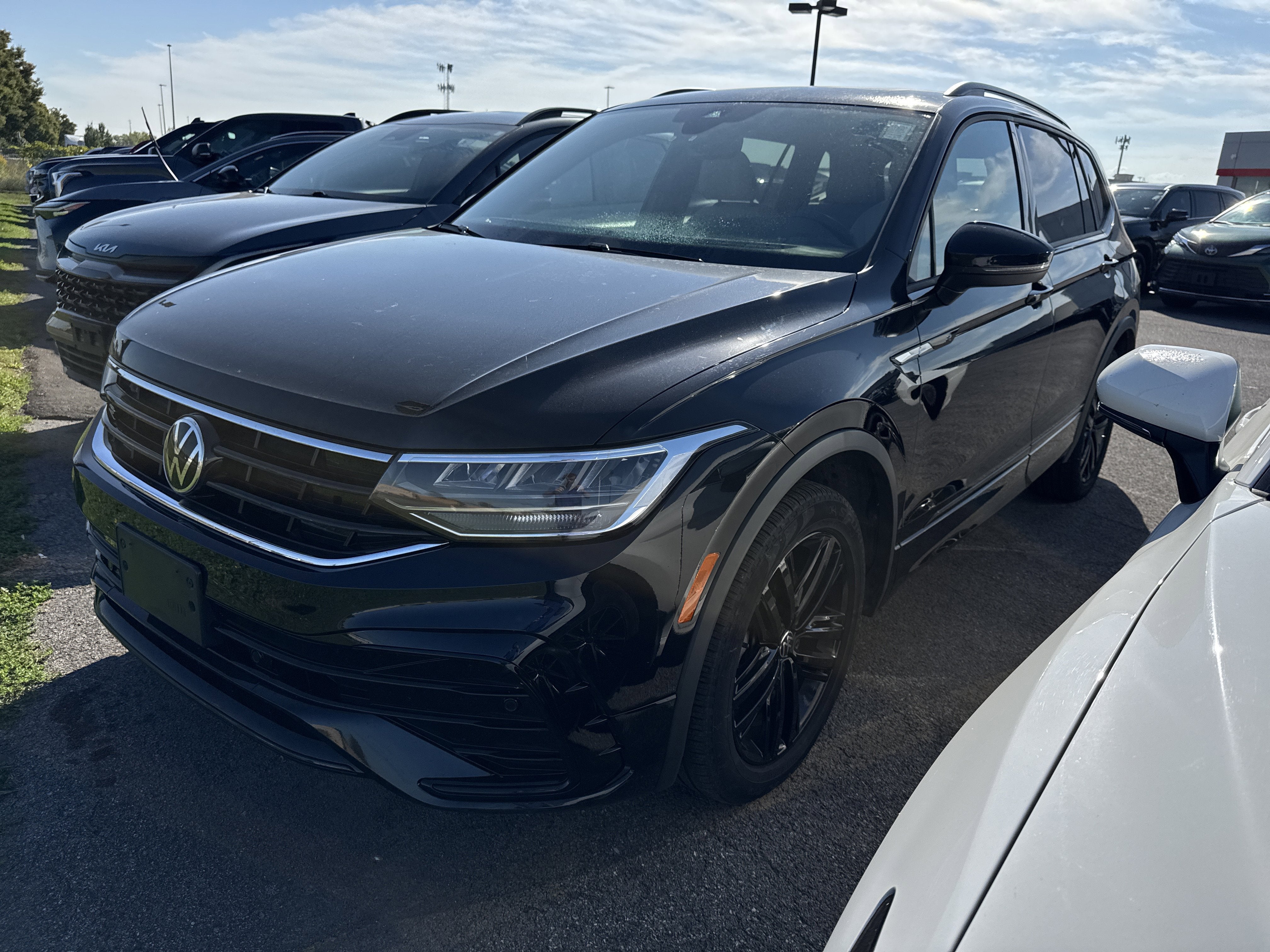 2022 Volkswagen Tiguan SE R-Line Black