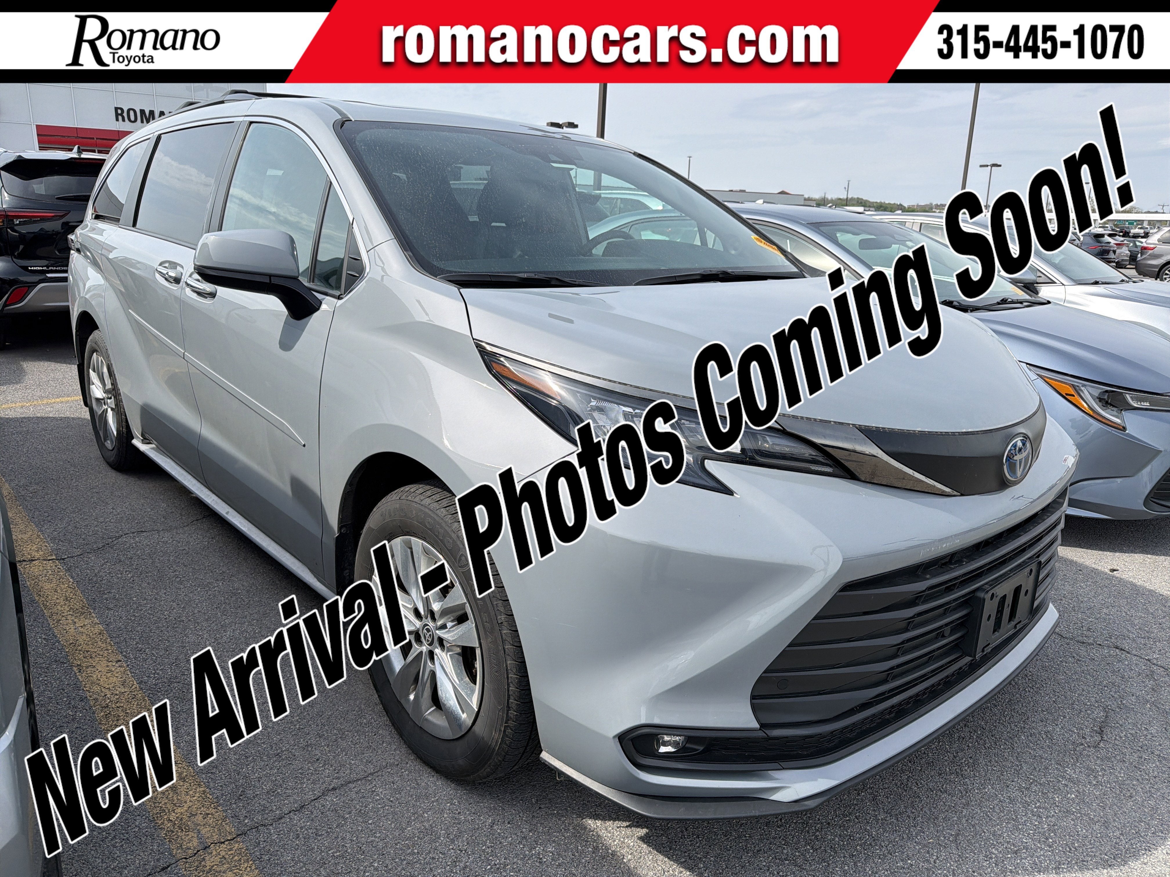 2023 Toyota Sienna Woodland Edition Hybrid AWD's photo