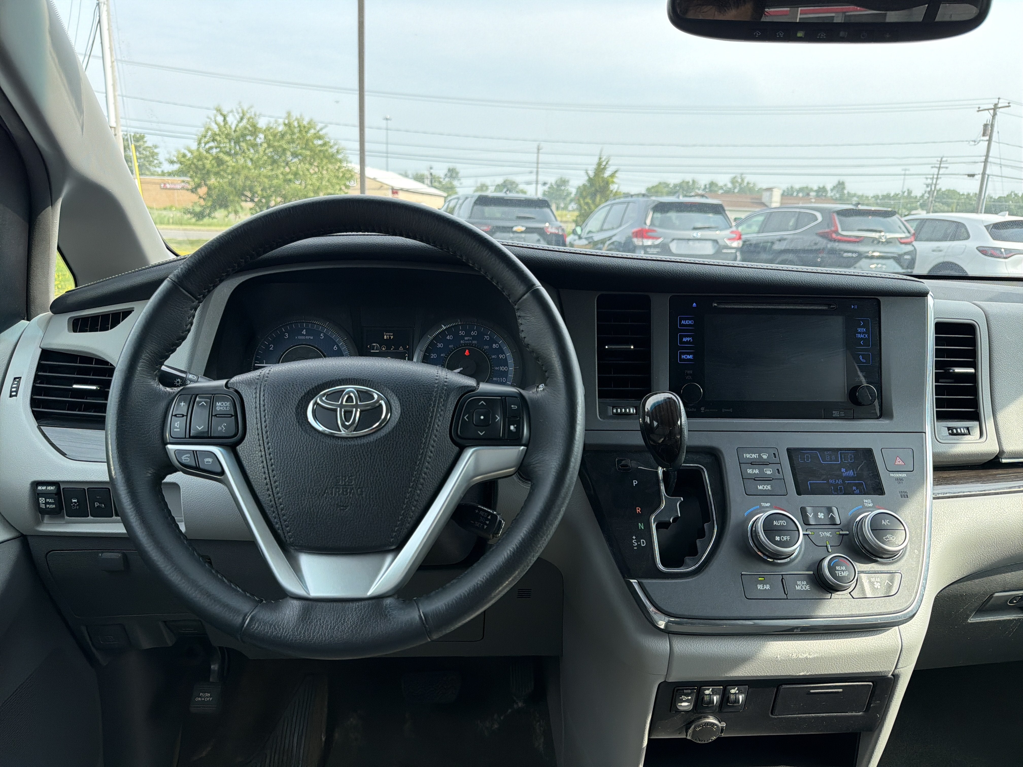 2017 Toyota Sienna XLE