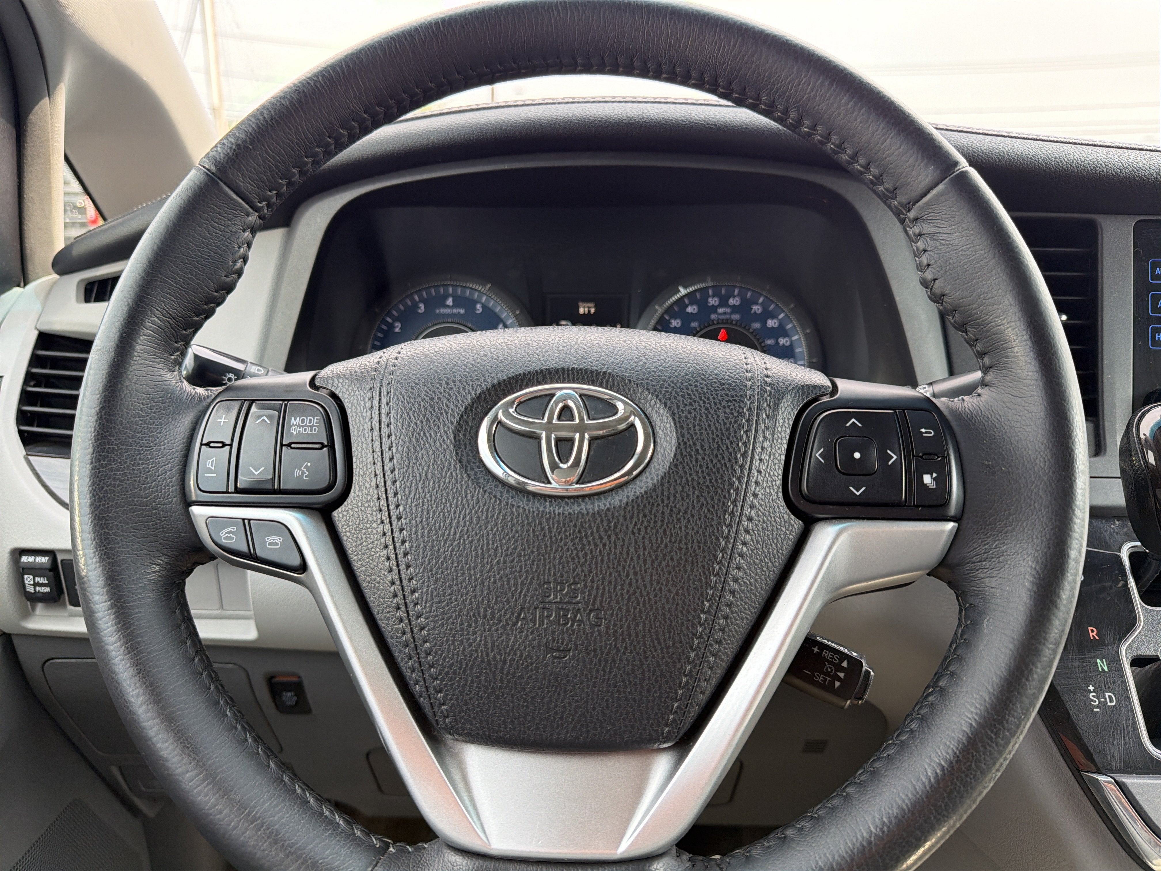 2017 Toyota Sienna XLE