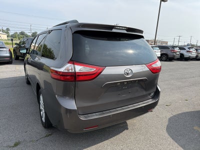 2017 Toyota Sienna XLE