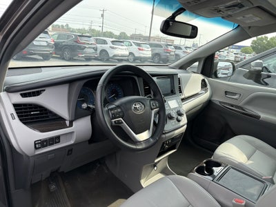 2017 Toyota Sienna XLE
