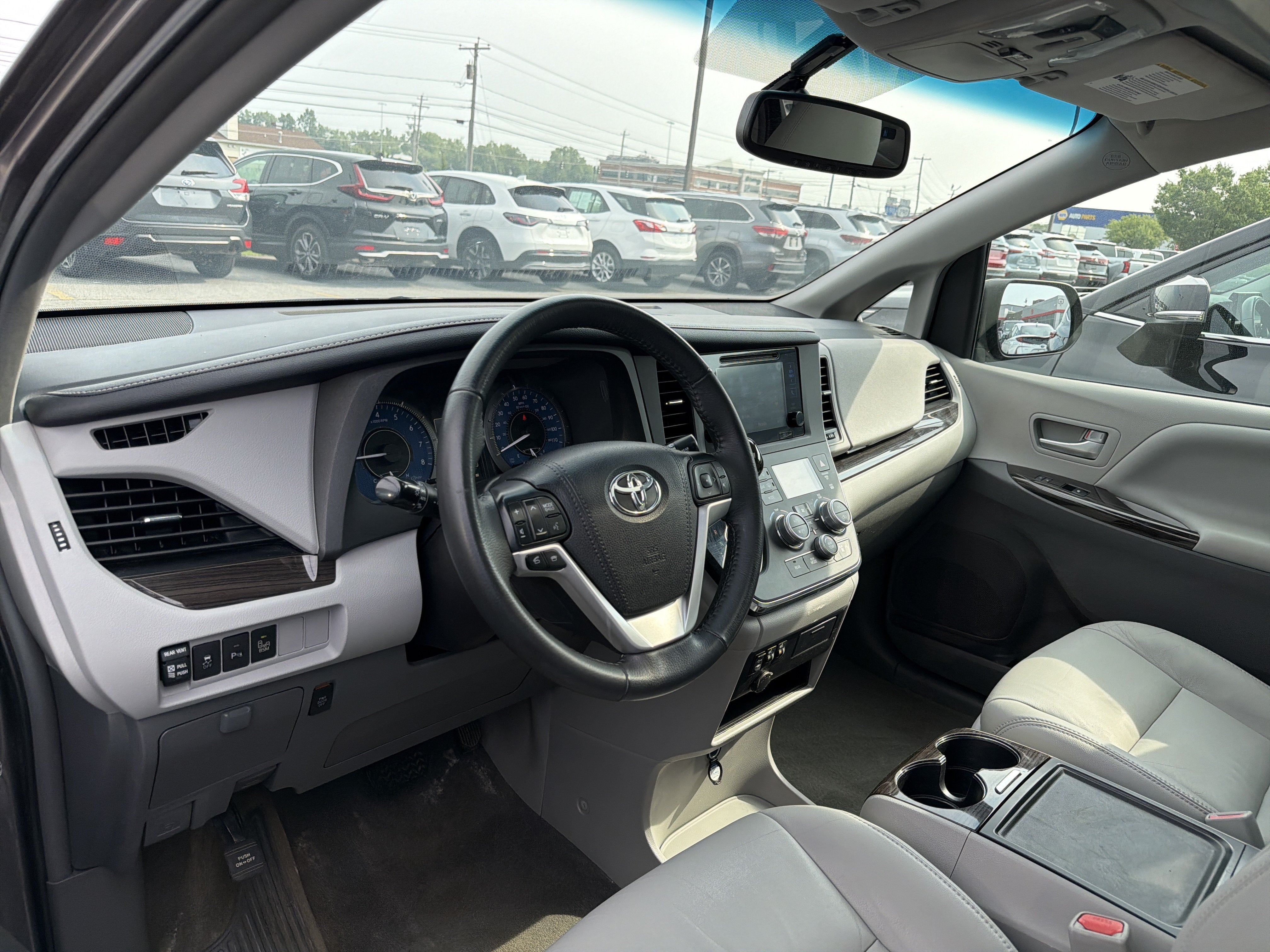 2017 Toyota Sienna XLE
