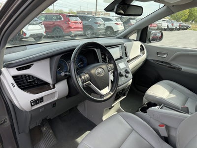 2019 Toyota Sienna XLE Premium
