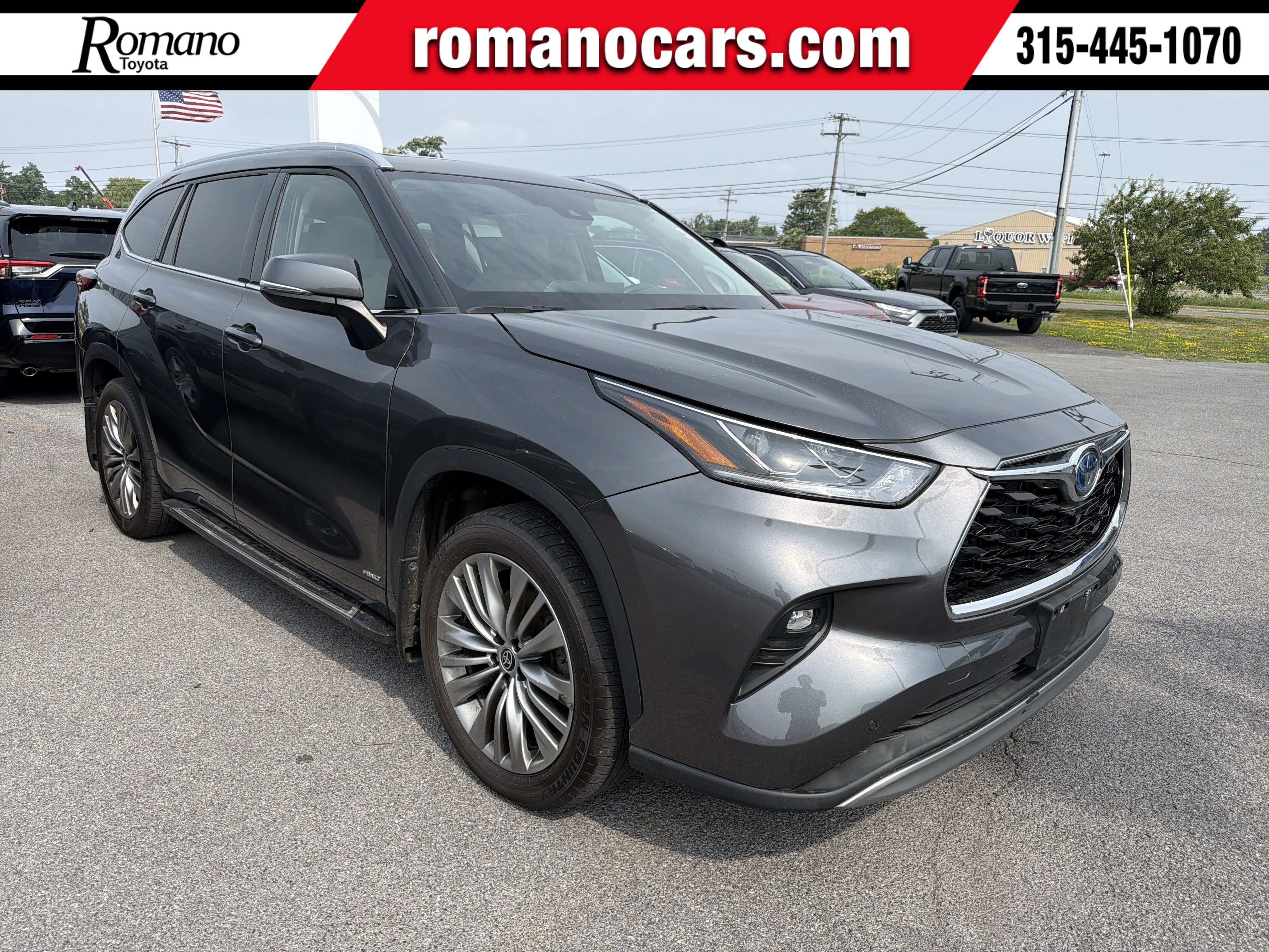 2022 Toyota Highlander Hybrid Platinum