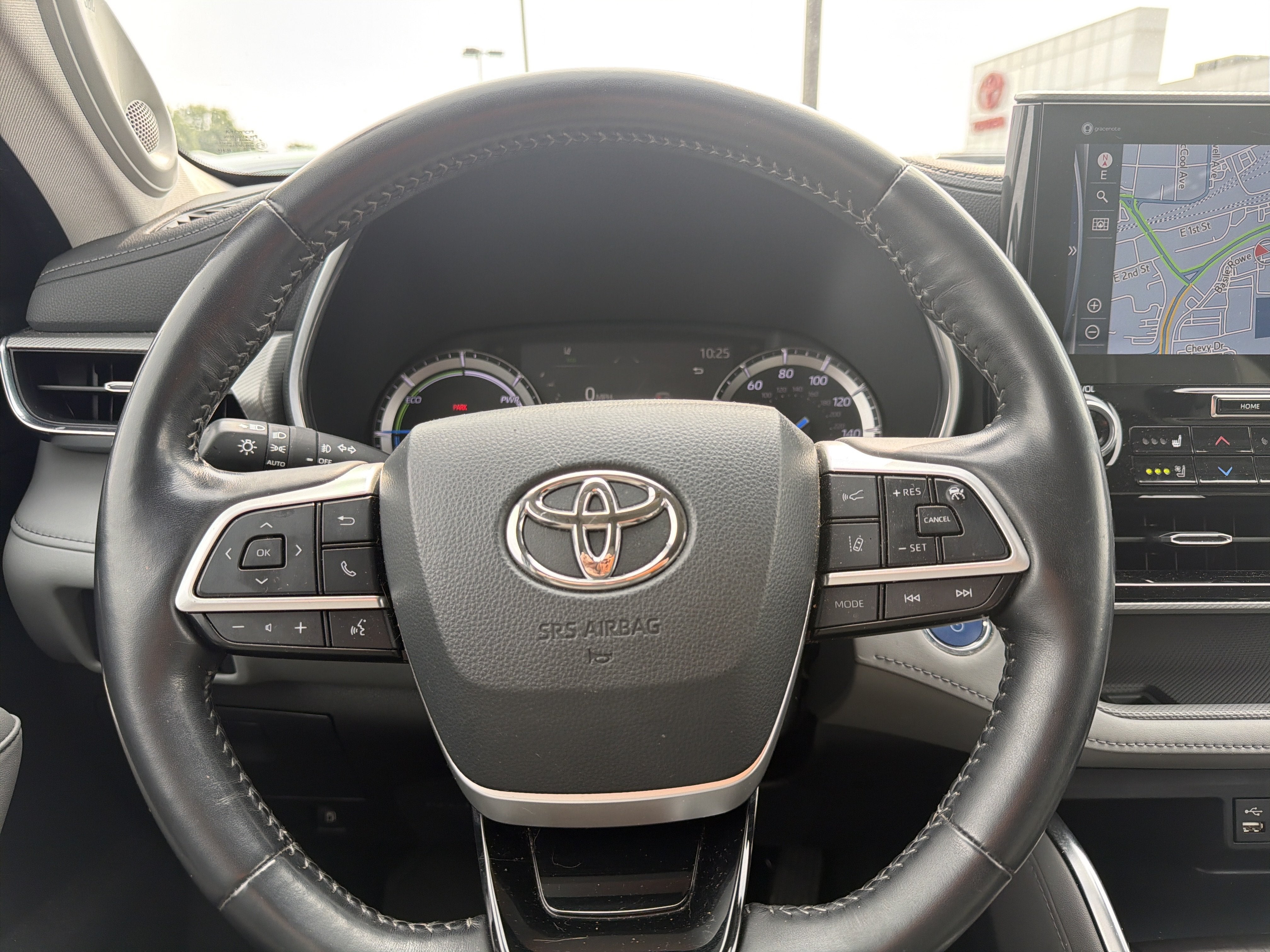 2022 Toyota Highlander Hybrid Platinum