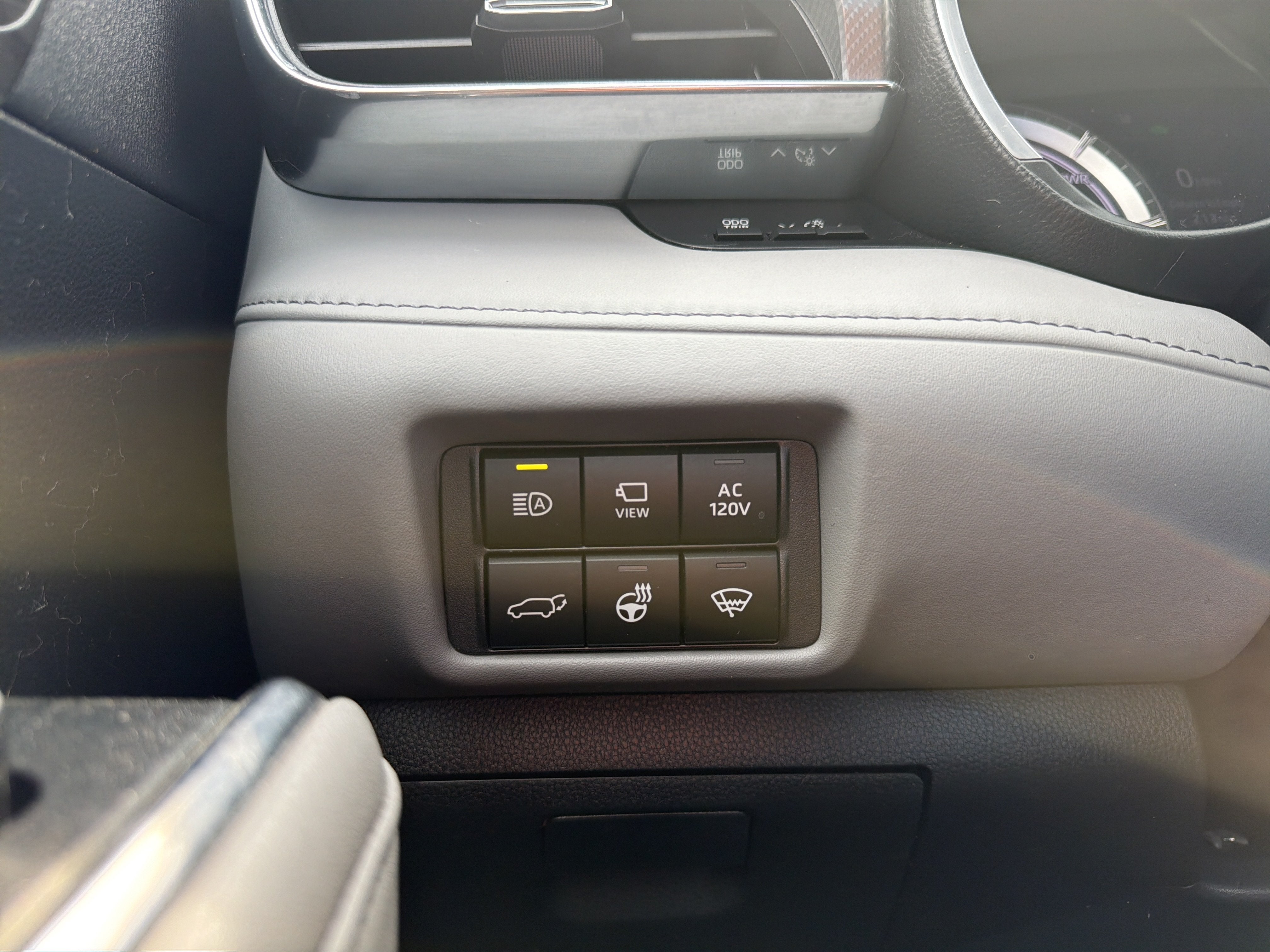 2022 Toyota Highlander Hybrid Platinum