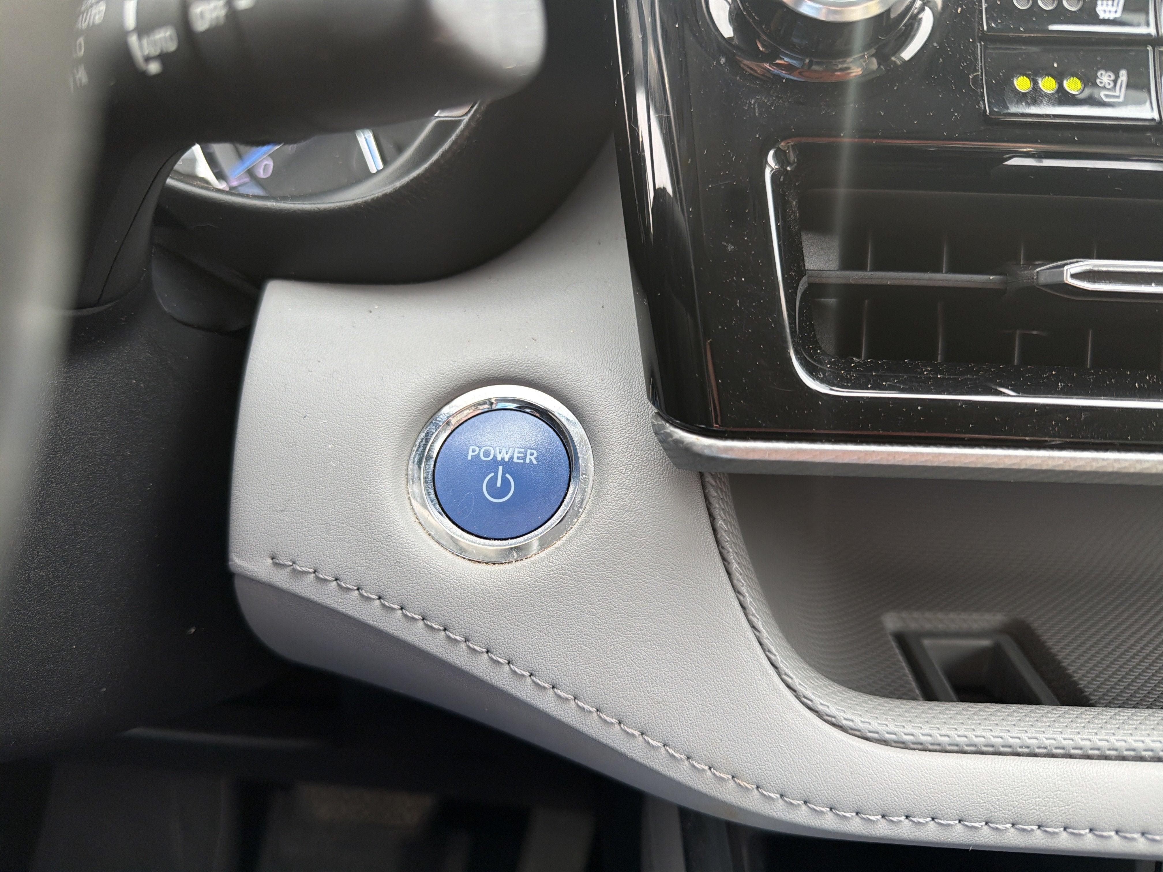 2022 Toyota Highlander Hybrid Platinum