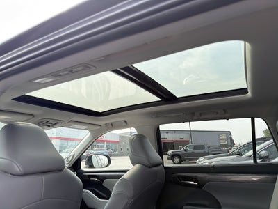 2022 Toyota Highlander Hybrid Platinum