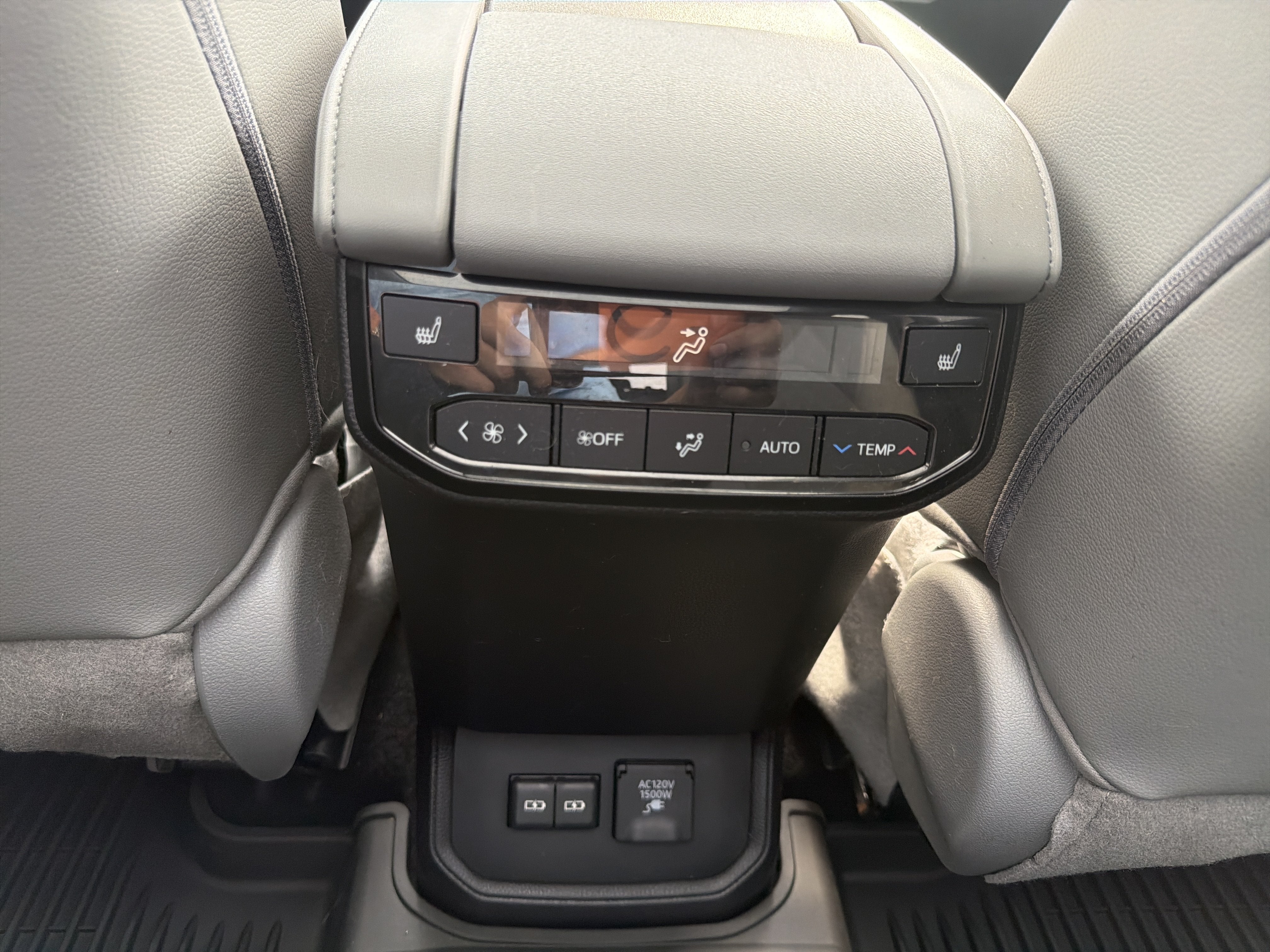 2022 Toyota Highlander Hybrid Platinum