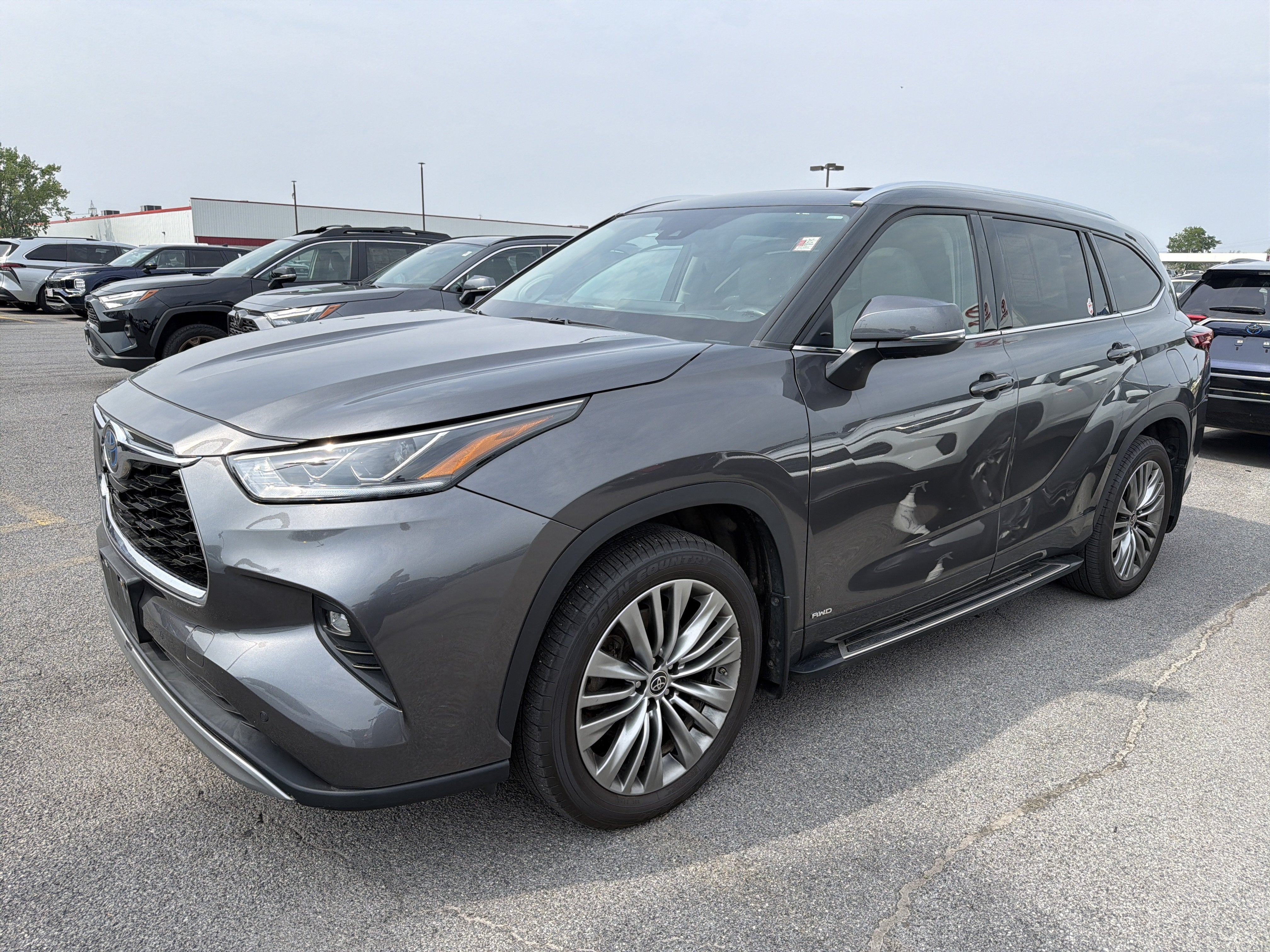 2022 Toyota Highlander Hybrid Platinum
