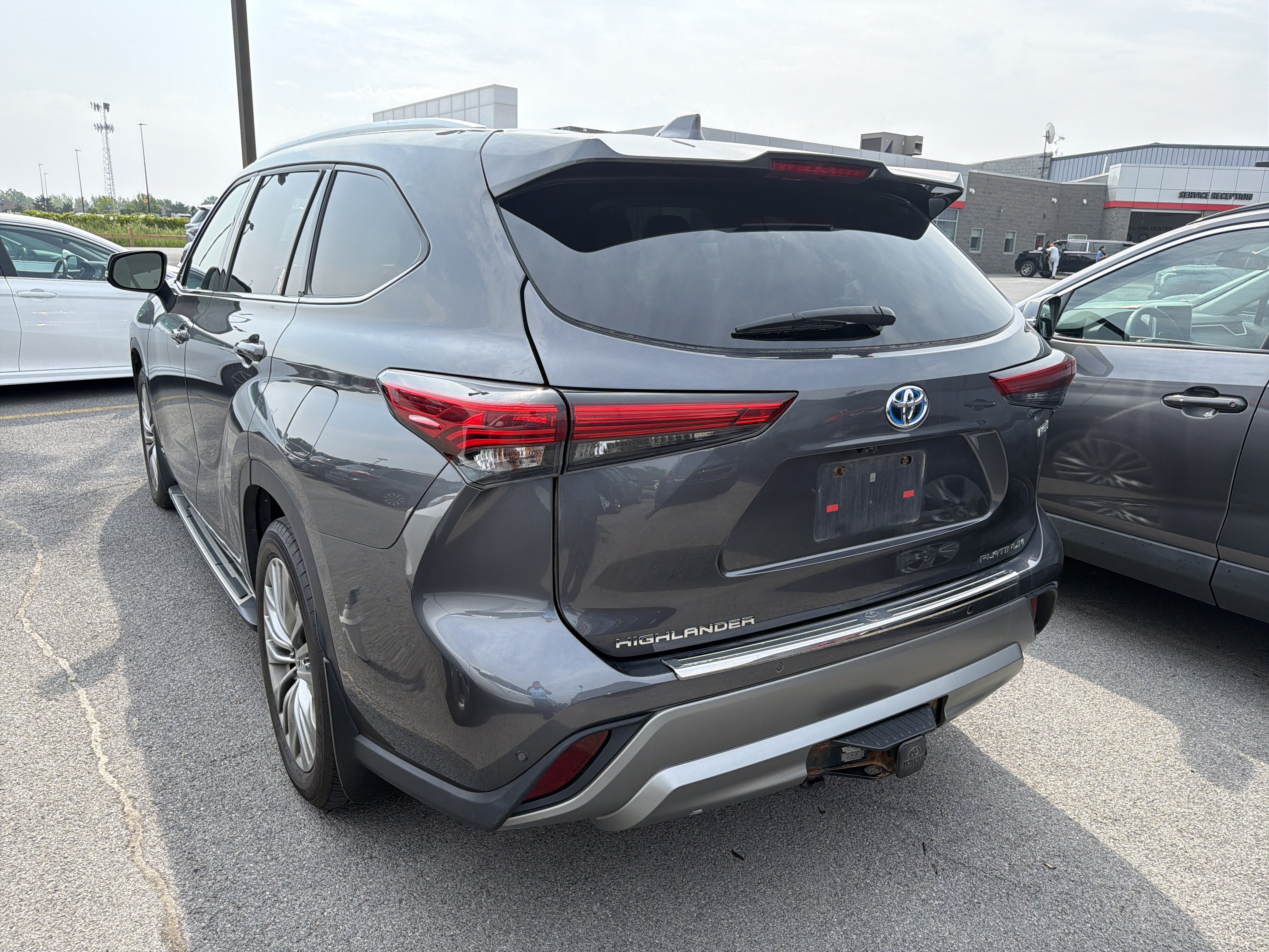 2022 Toyota Highlander Hybrid Platinum