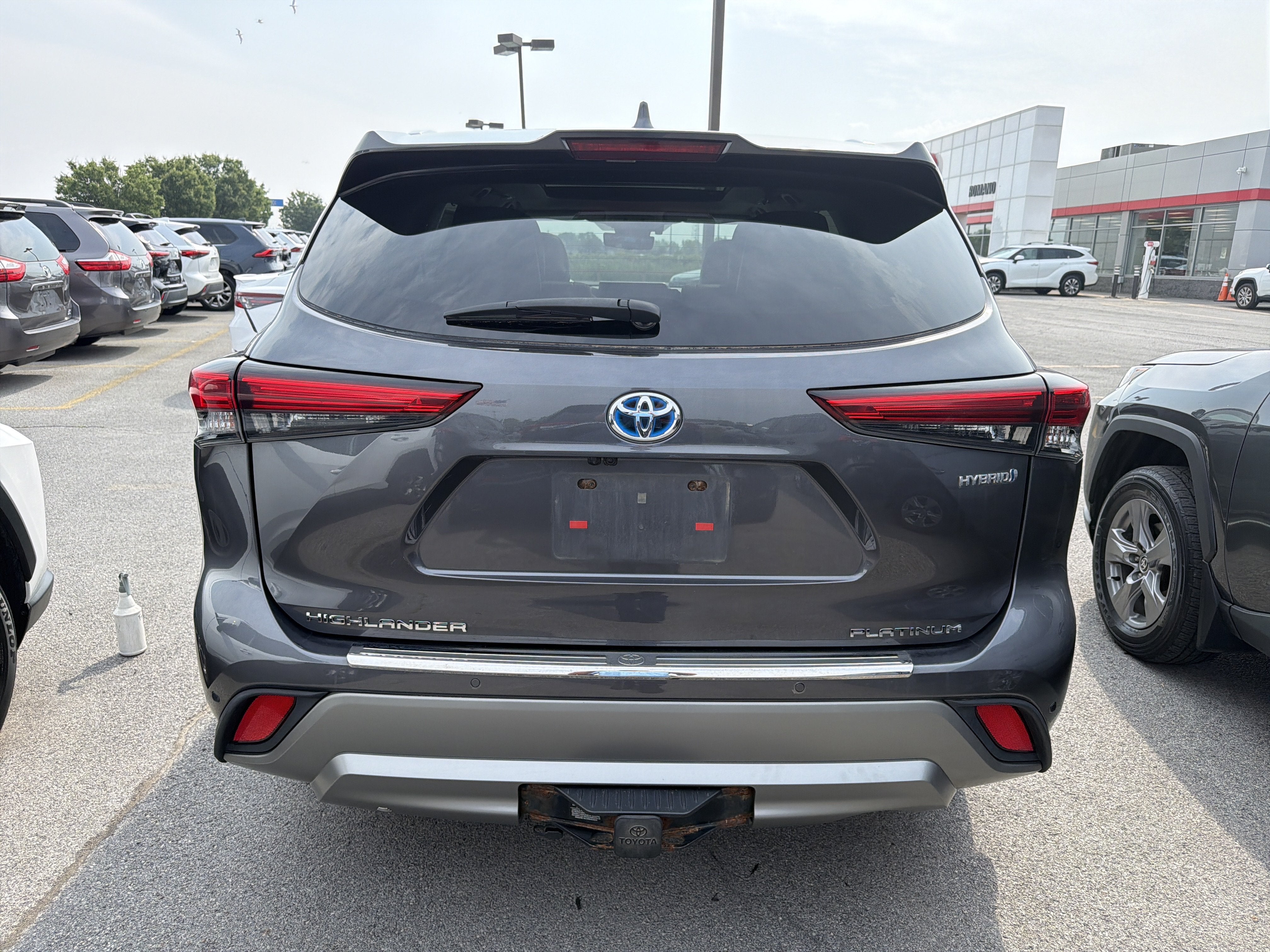 2022 Toyota Highlander Hybrid Platinum