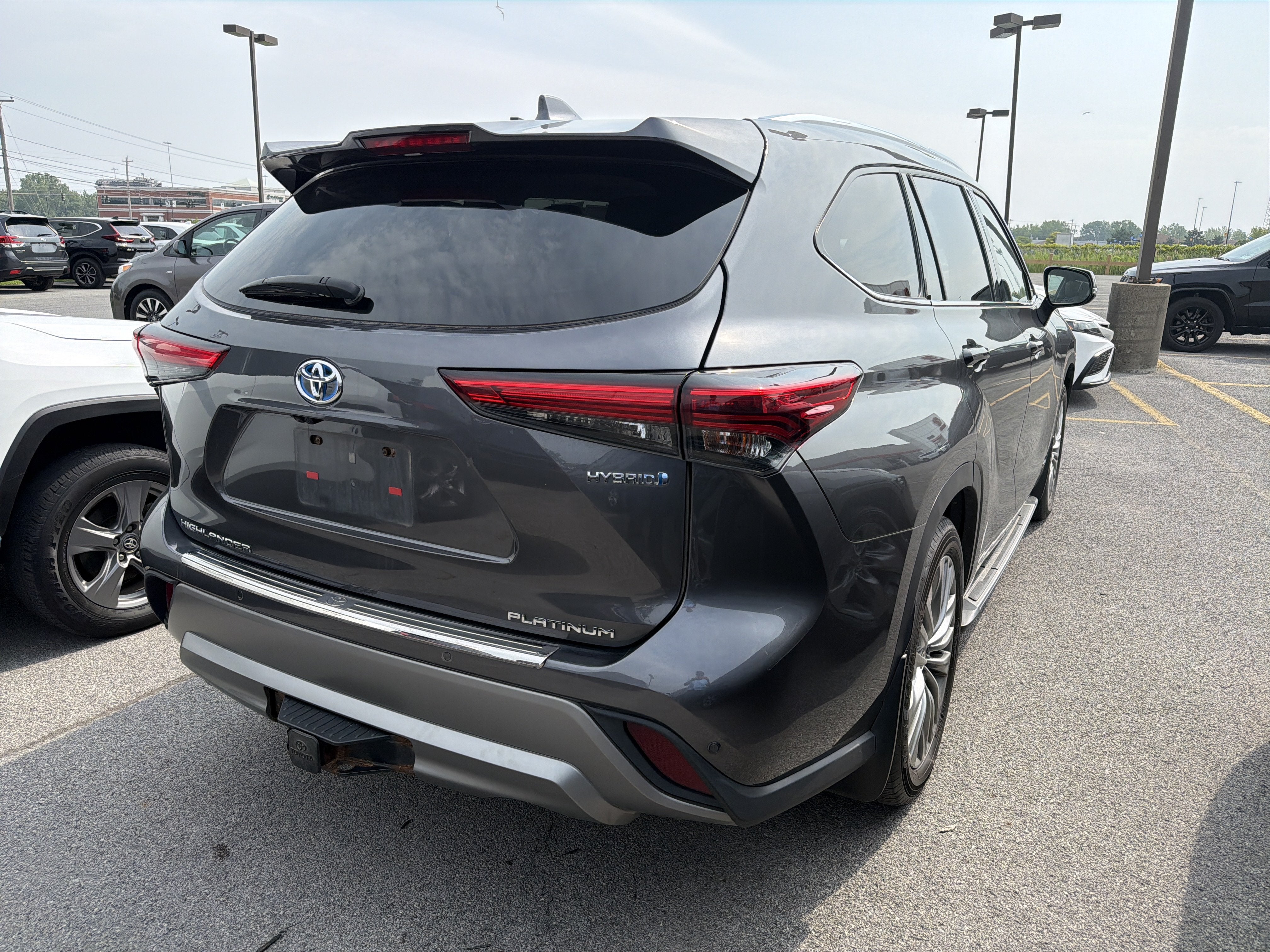 2022 Toyota Highlander Hybrid Platinum