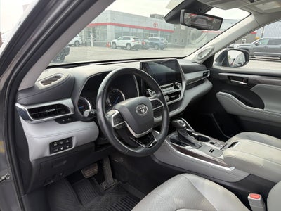2022 Toyota Highlander Hybrid Platinum