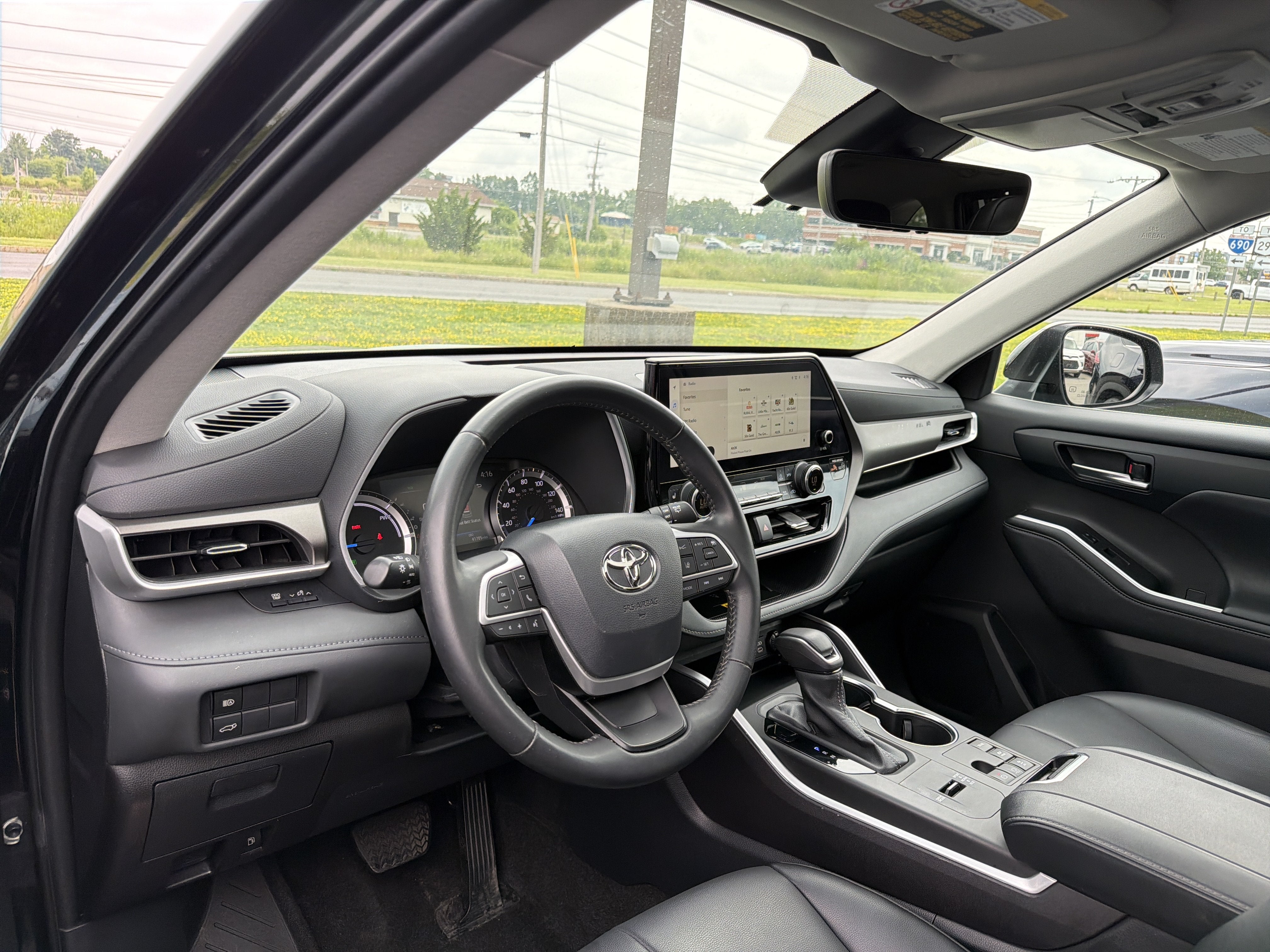 2023 Toyota Highlander Hybrid XLE