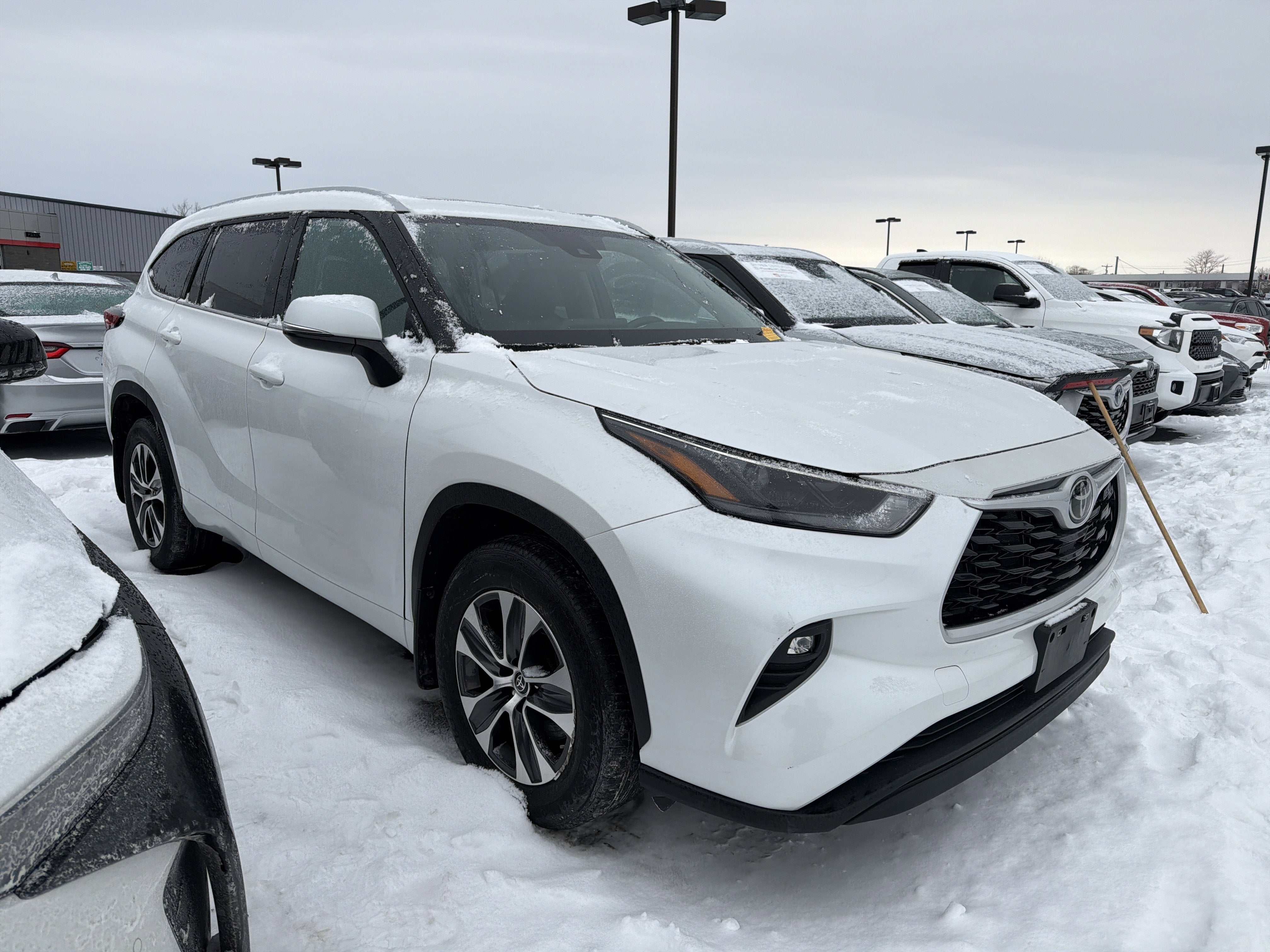 2023 Toyota Highlander Base