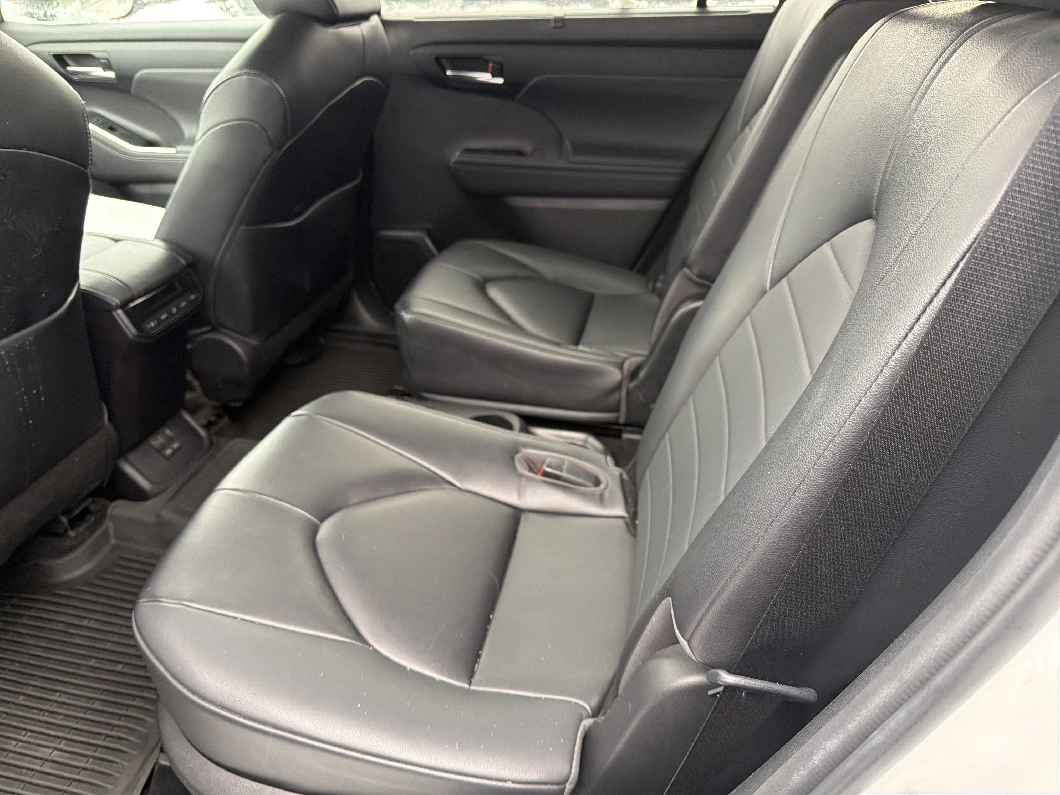 2023 Toyota Highlander Base