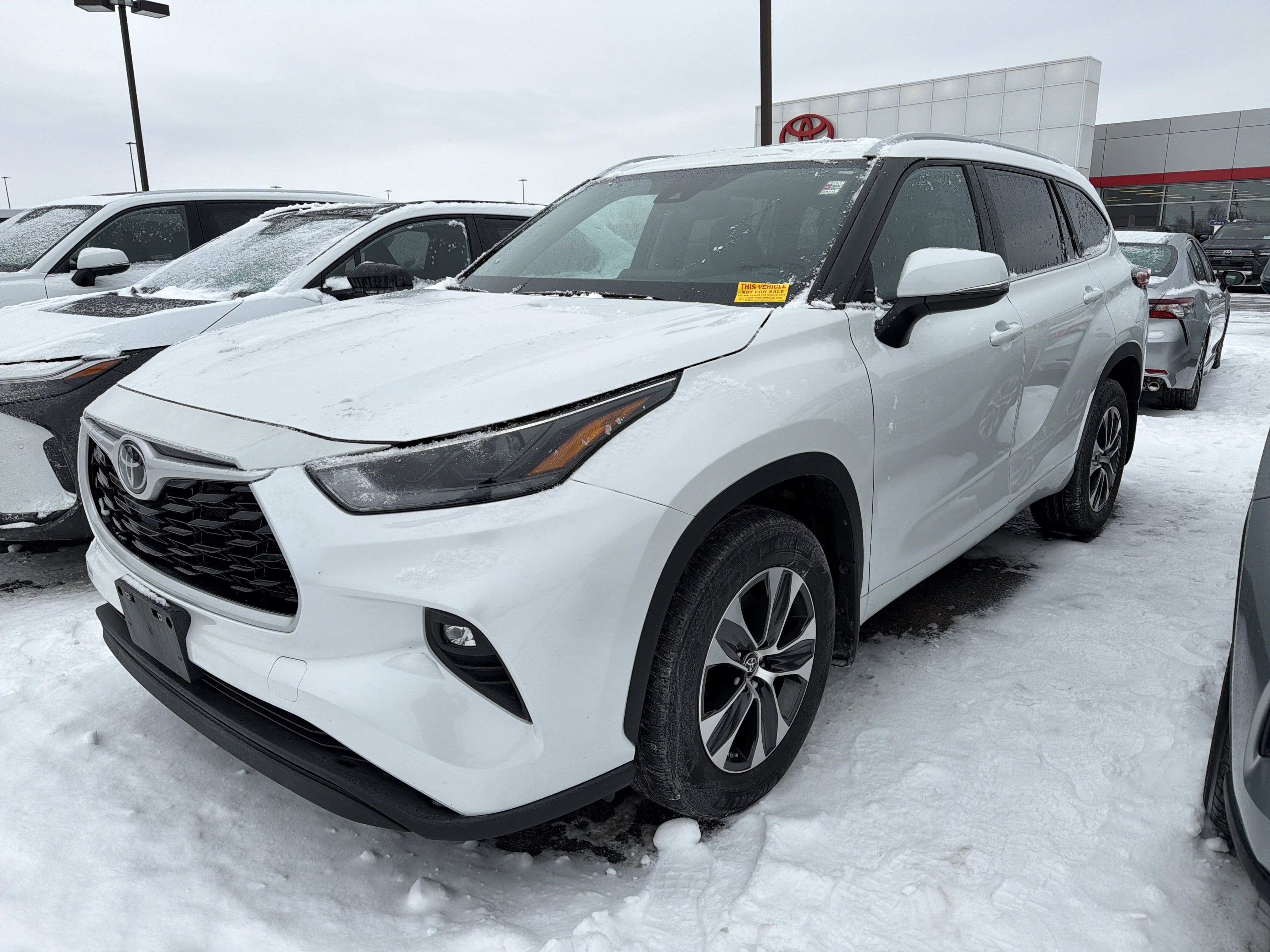 2023 Toyota Highlander Base