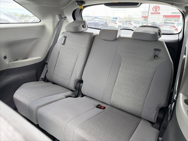 2021 Toyota Sienna LE