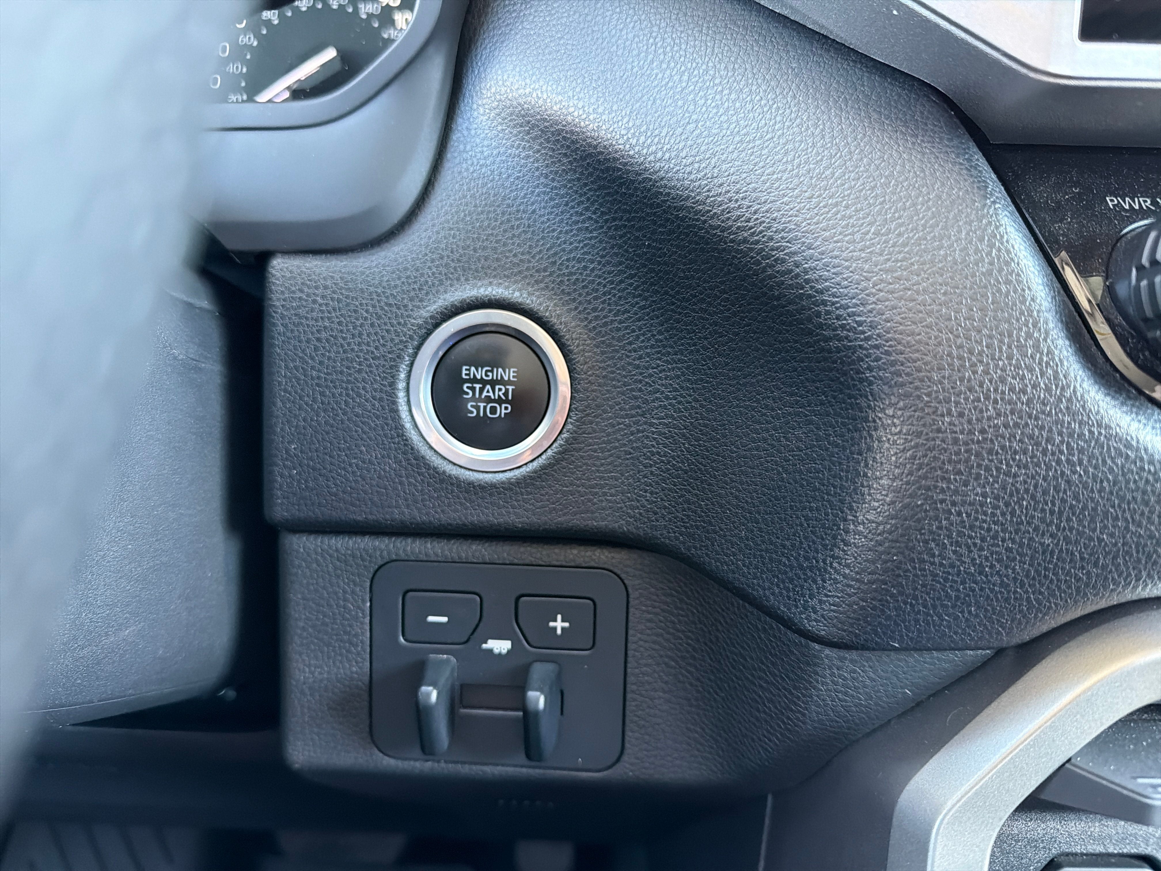 2023 Toyota Tundra 4WD SR5