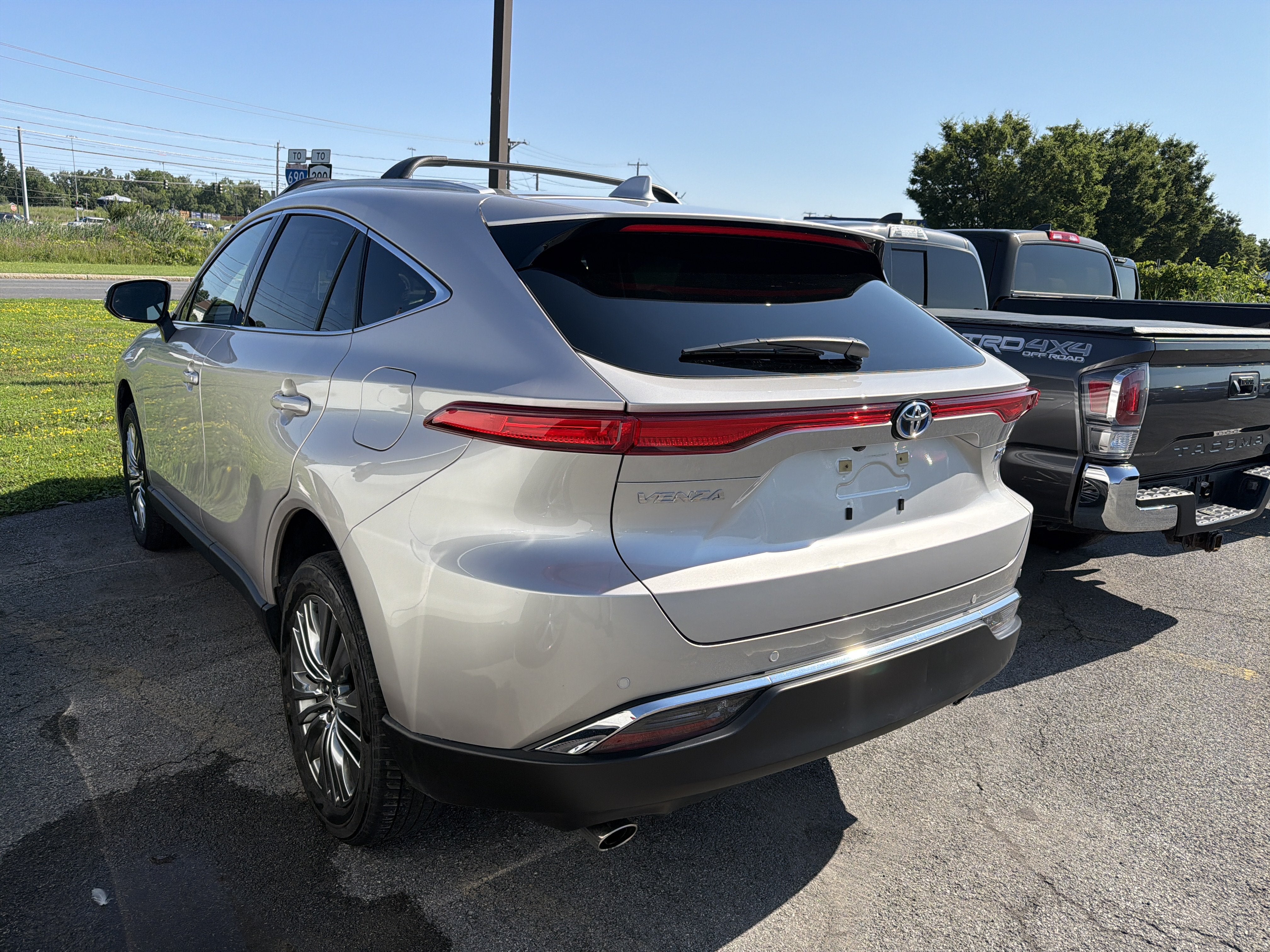 2023 Toyota Venza Base