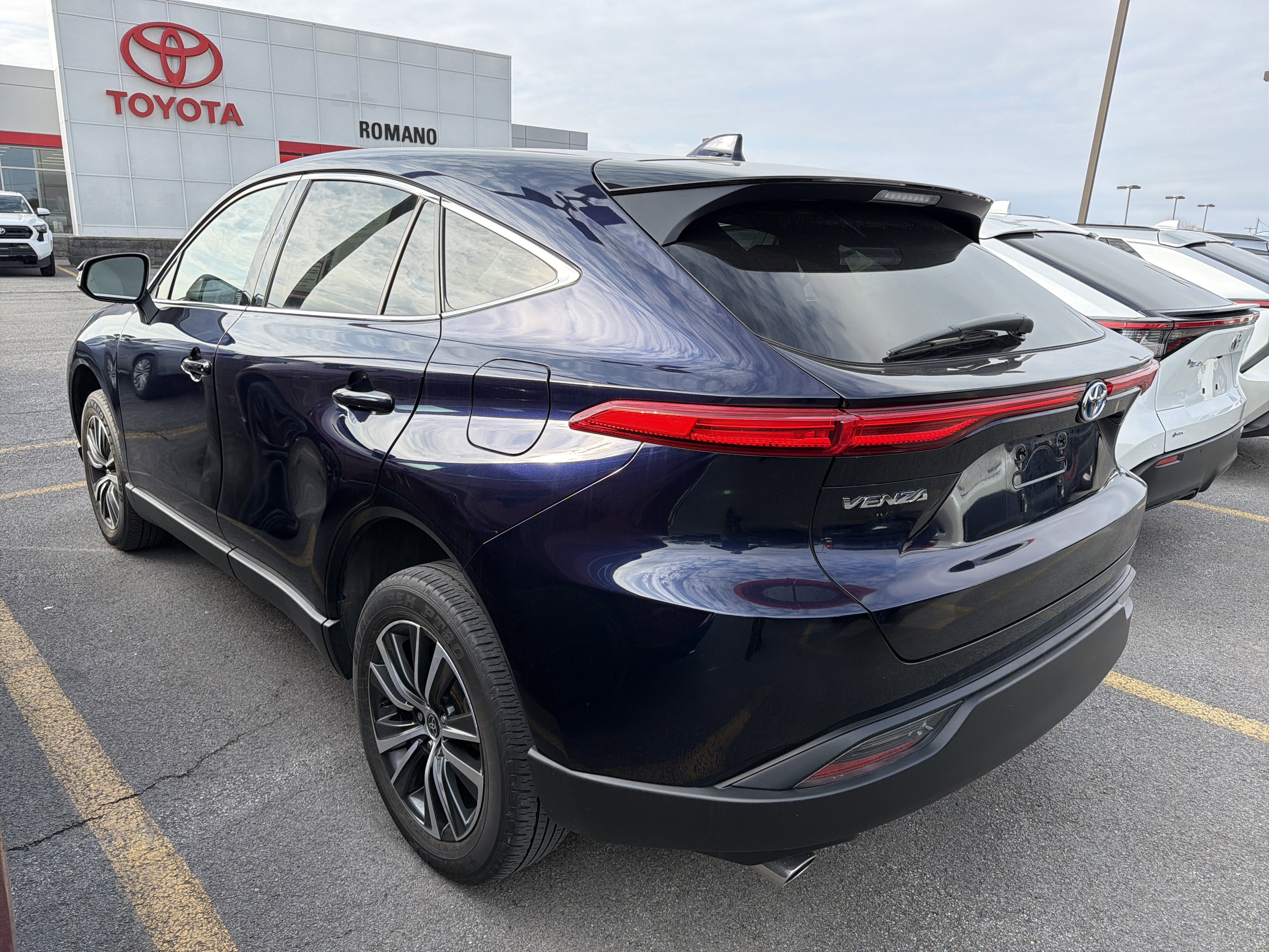 2023 Toyota Venza LE