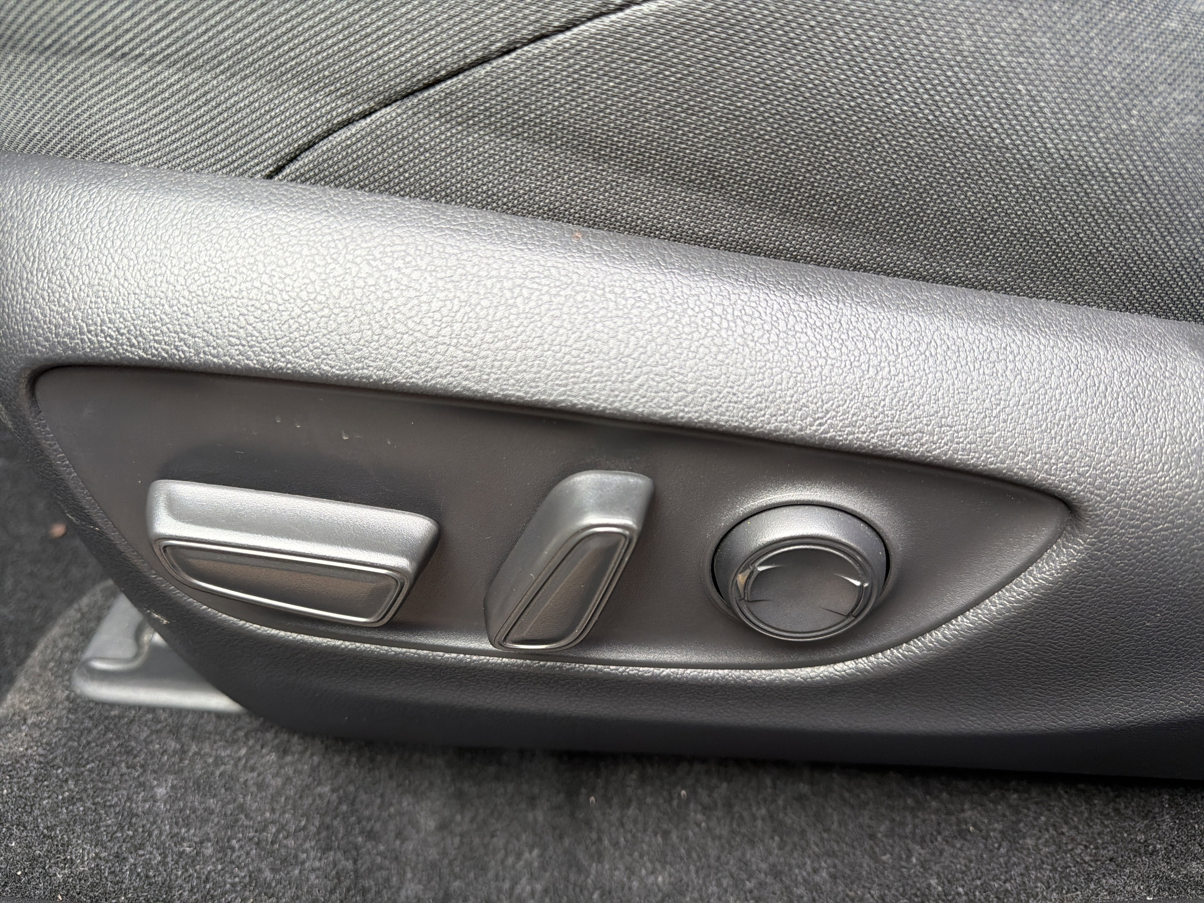 2023 Toyota Venza LE