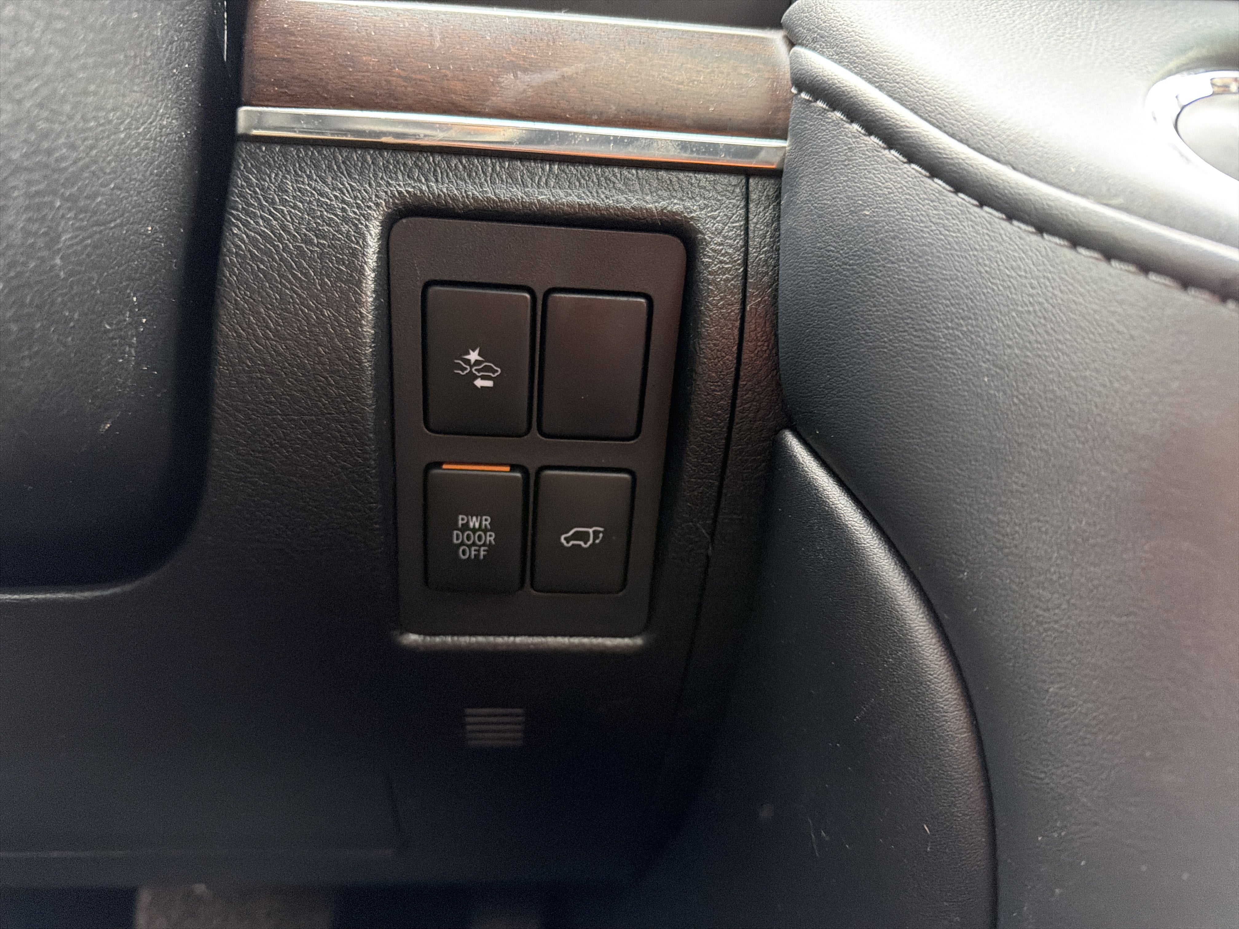 2018 Toyota Land Cruiser 4WD (Natl)