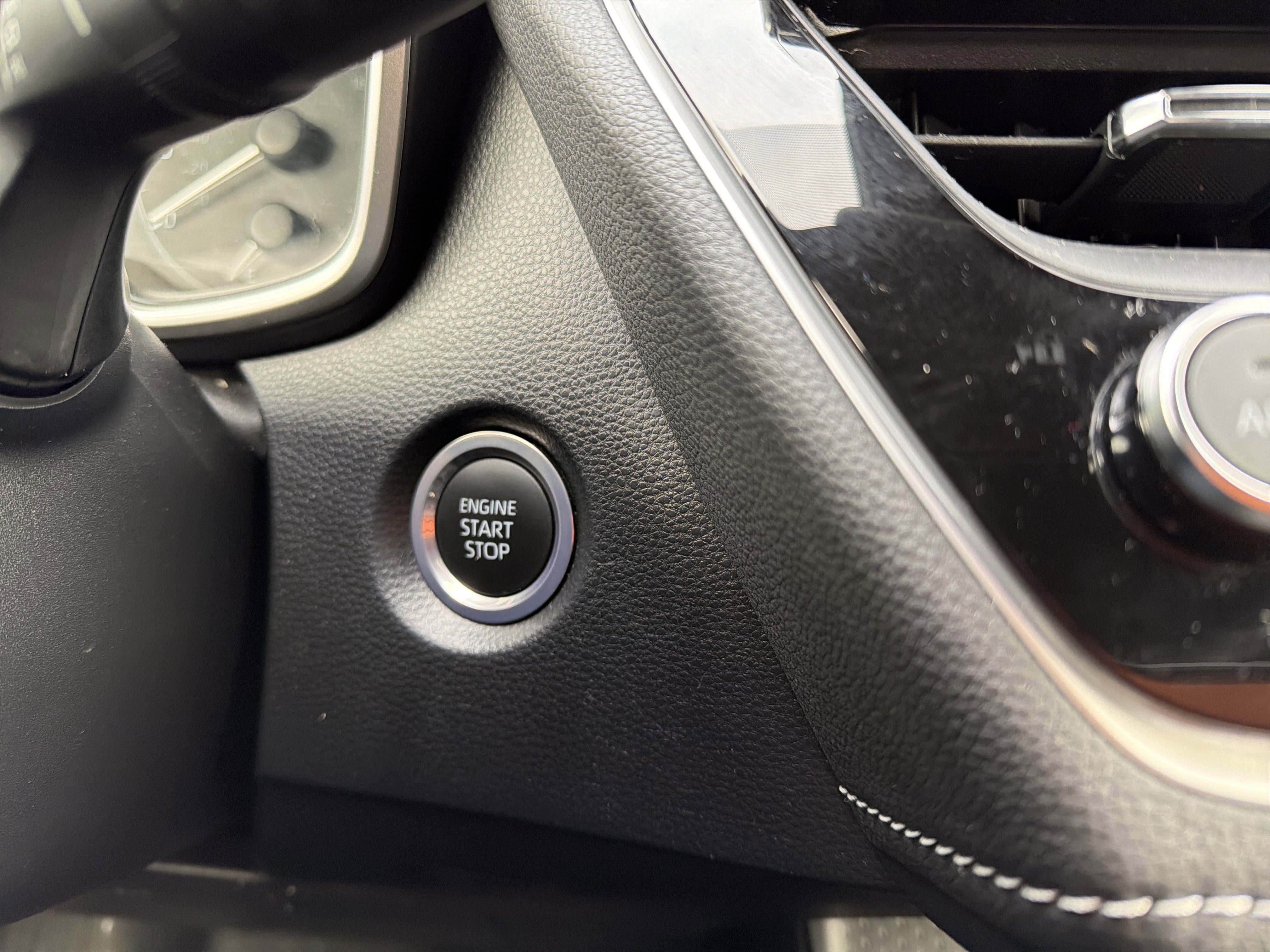 2024 Toyota Corolla Hatchback SE