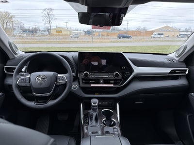 2026 Toyota Highlander Hybrid Platinum