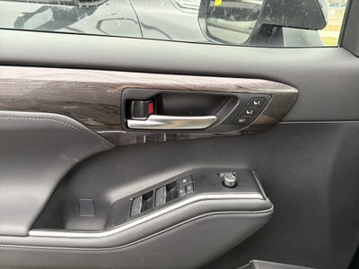 2026 Toyota Highlander Hybrid Platinum