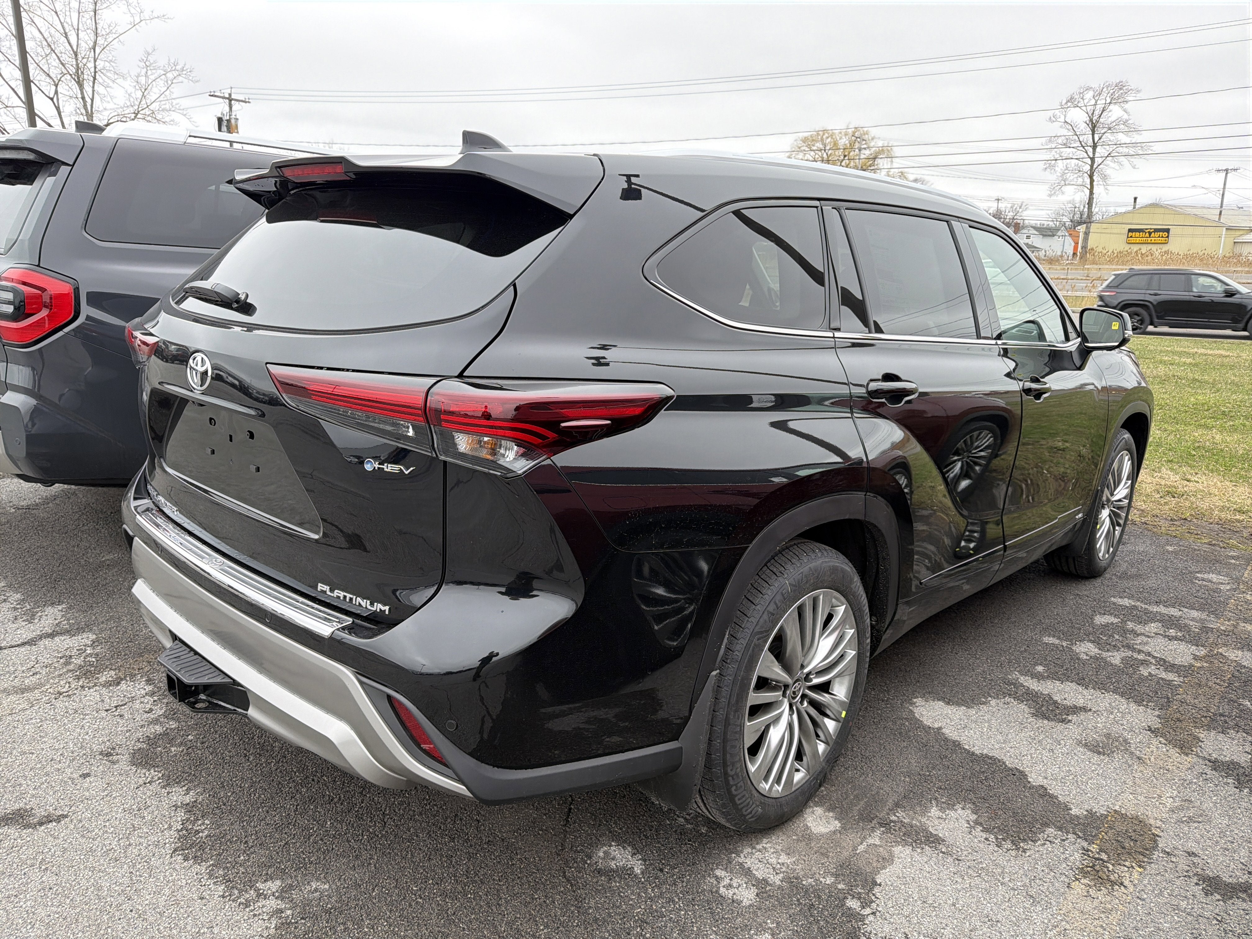 2026 Toyota Highlander Hybrid Platinum