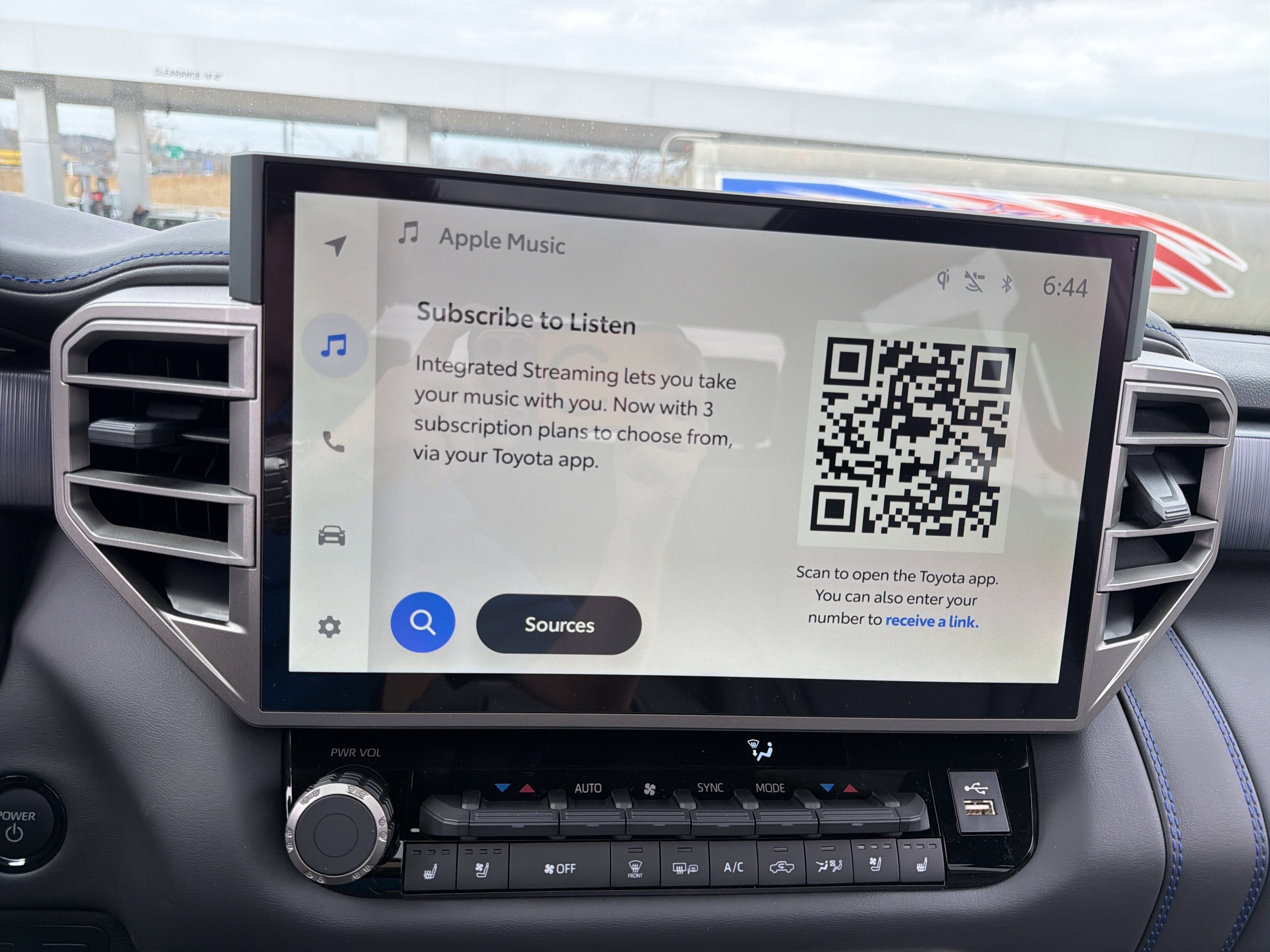 2026 Toyota Tundra i-FORCE MAX Tundra Platinum