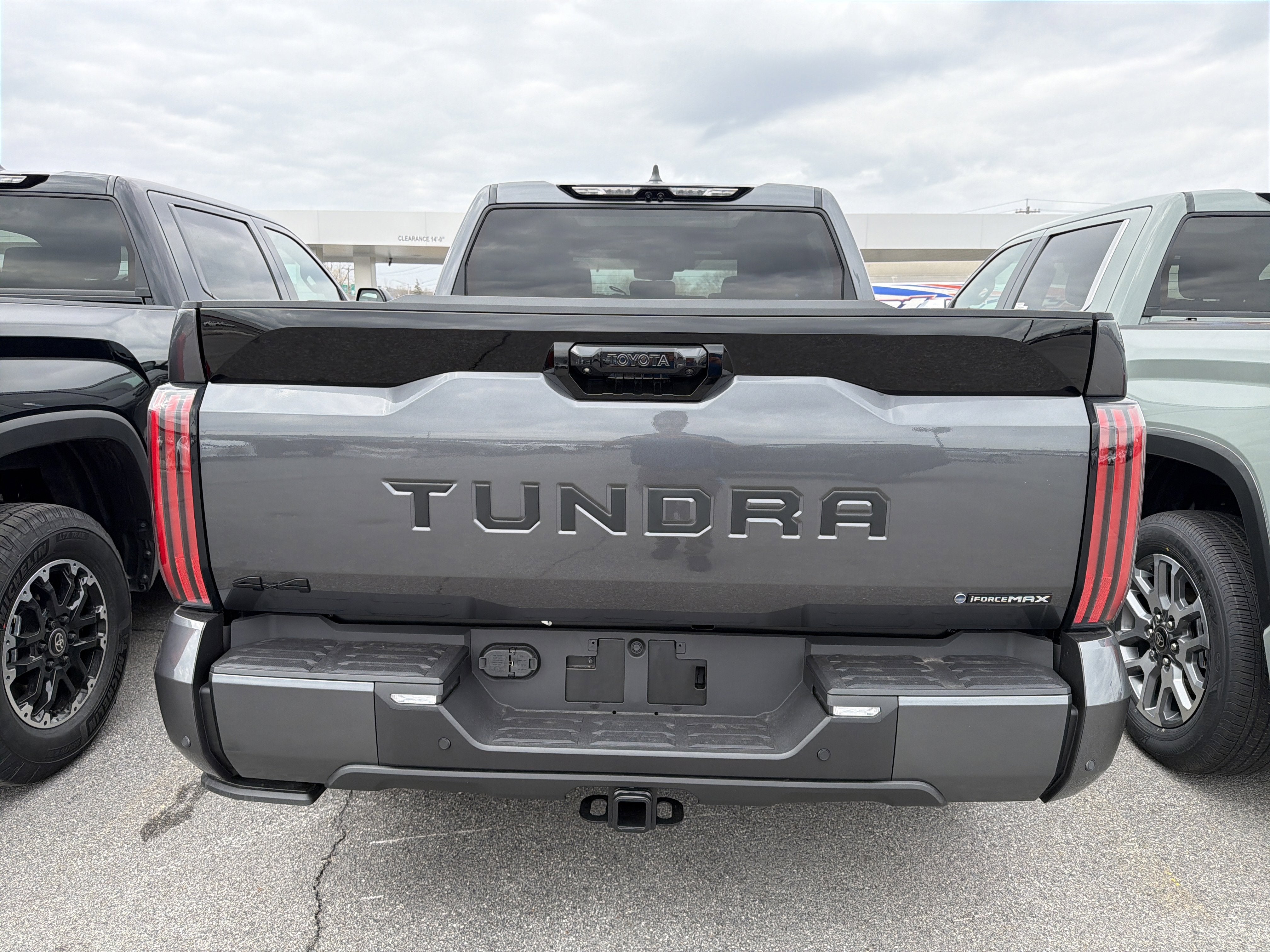 2026 Toyota Tundra i-FORCE MAX Tundra Platinum