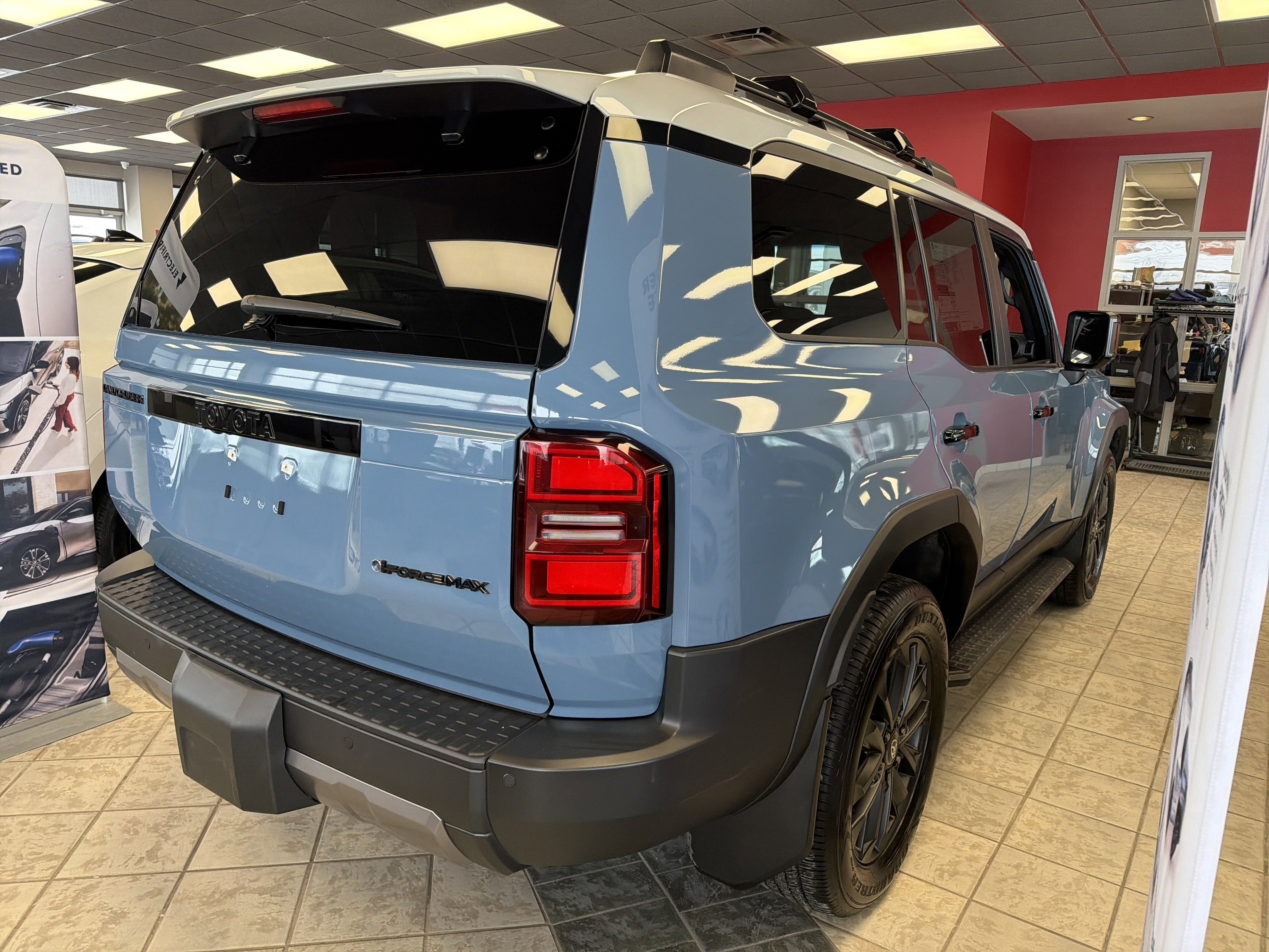 2025 Toyota Land Cruiser 4WD (Natl)