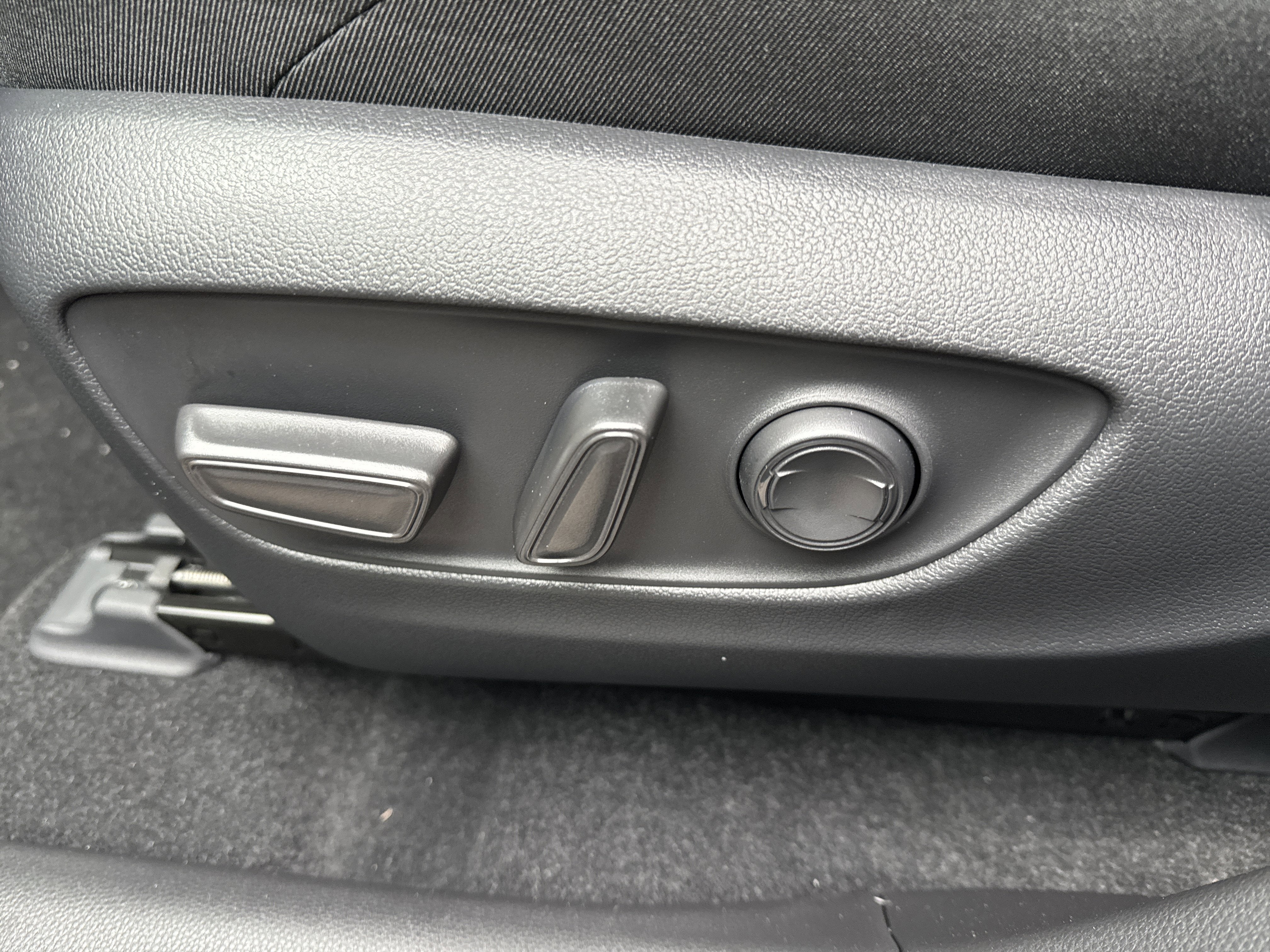 2025 Toyota RAV4 Plug-in Hybrid SE